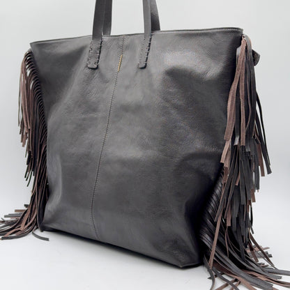 Amy mousse black - leather shoulder bag with black fringes