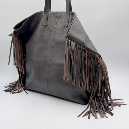 Amy mousse black - leather shoulder bag with black fringes