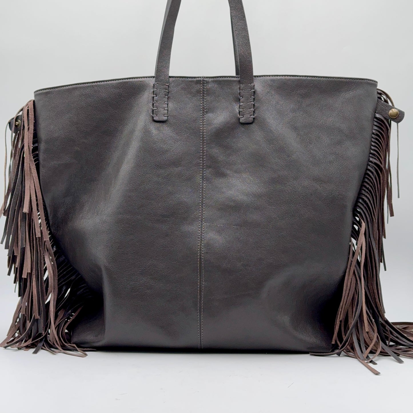 Amy mousse black - leather shoulder bag with black fringes
