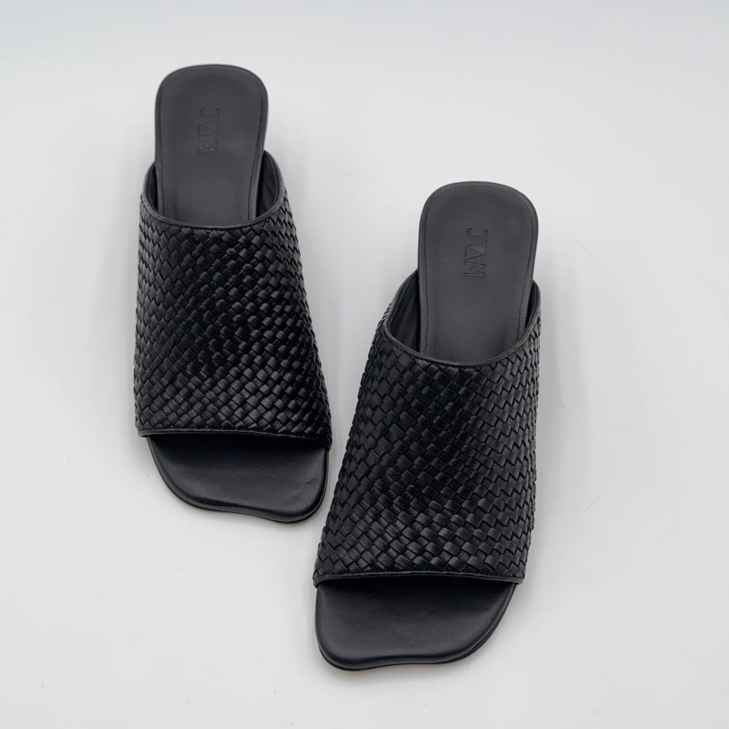 Mady weave black