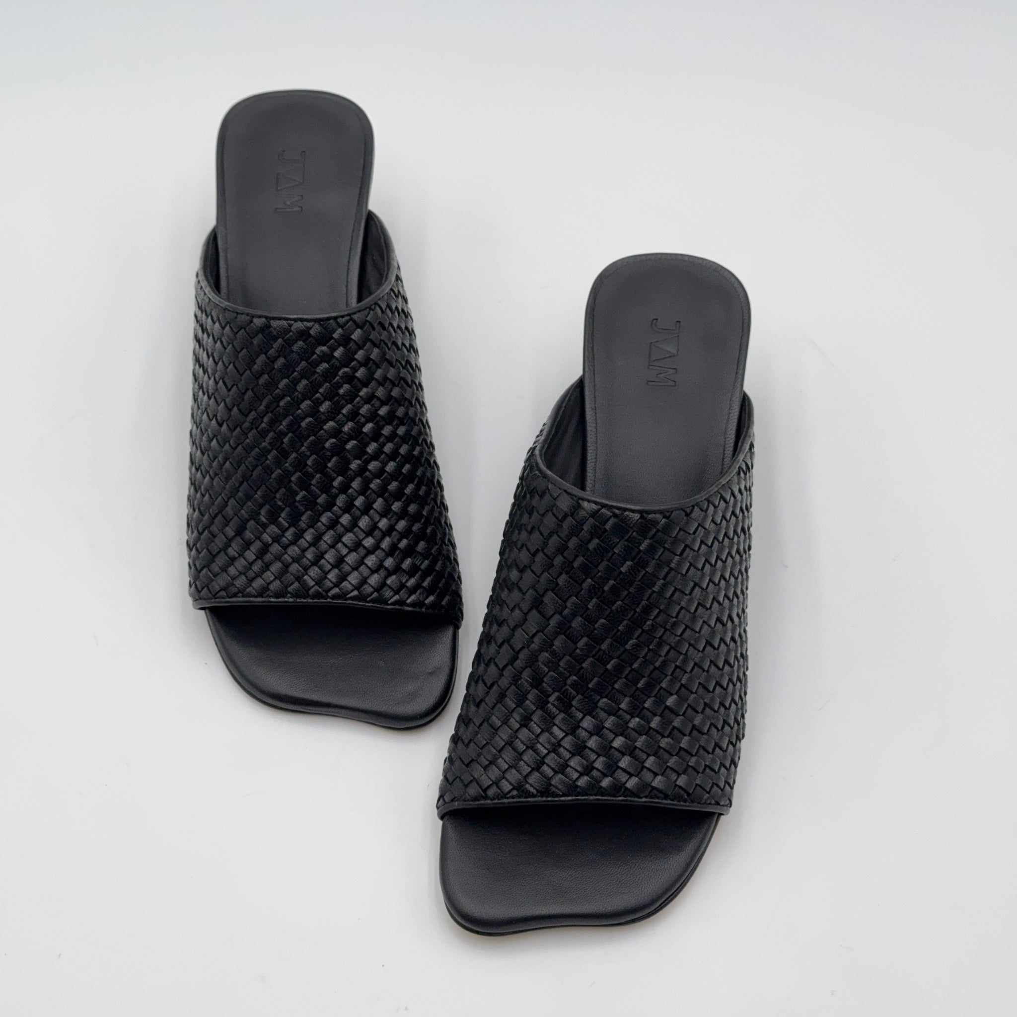 Mady weave black