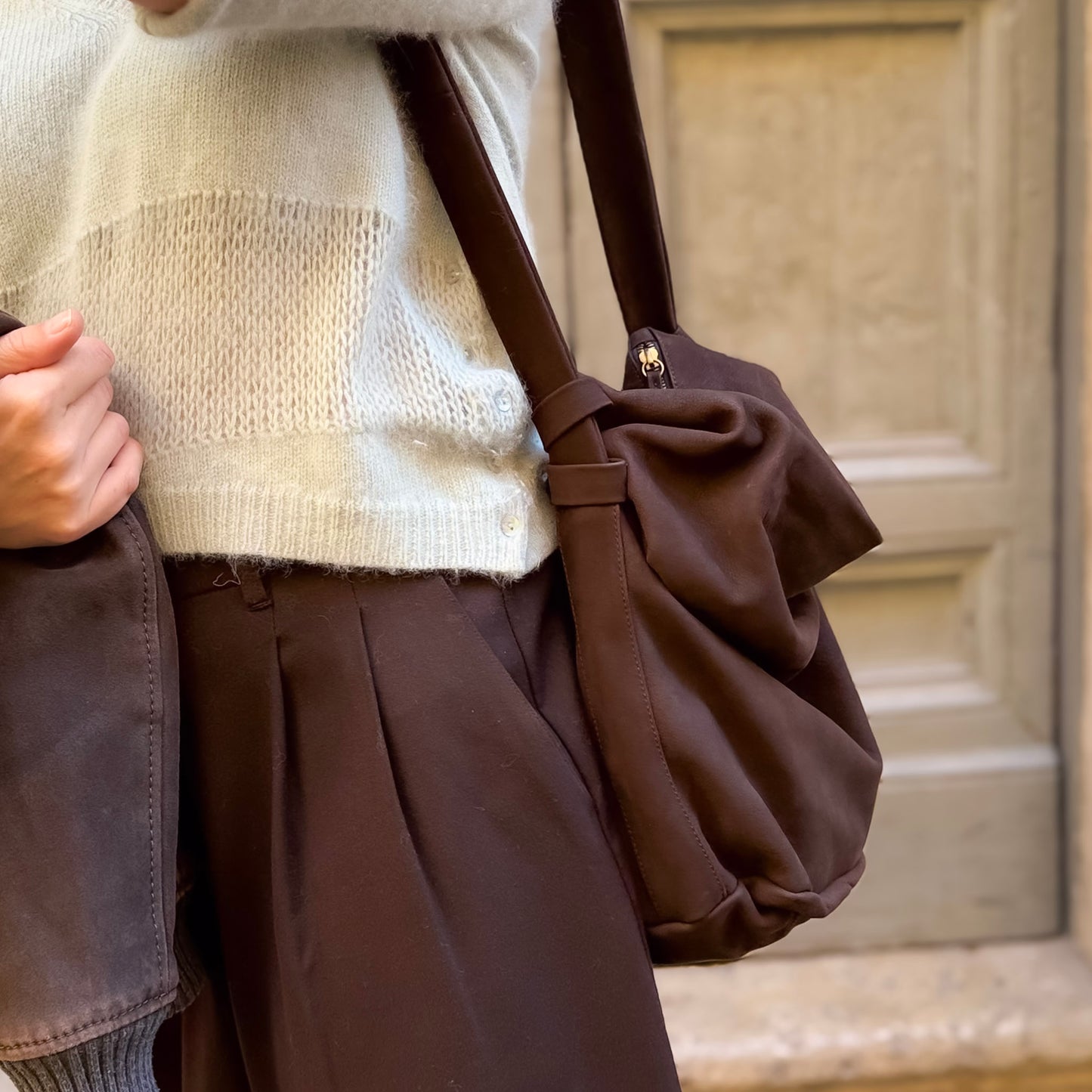 Mandy long beach dark brown - soft shoulder bag in brown suede 