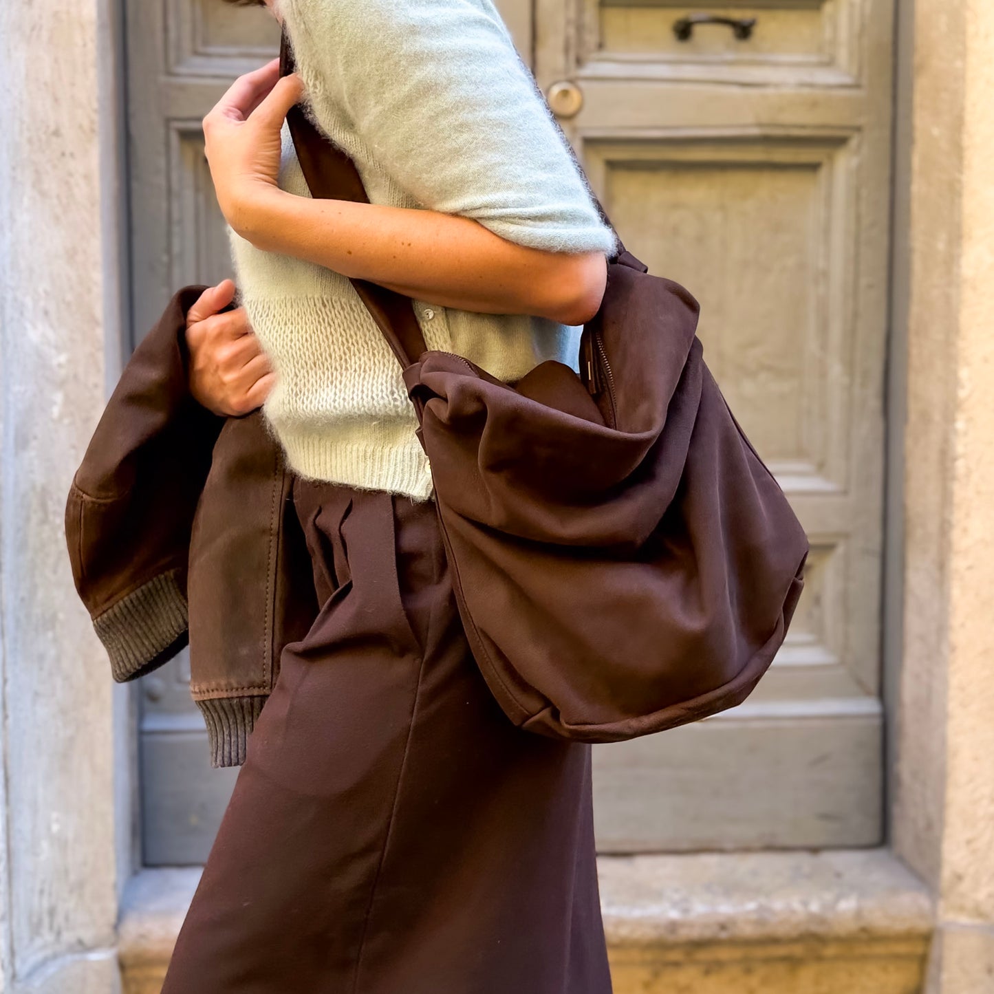 Mandy long beach dark brown - soft shoulder bag in brown suede 