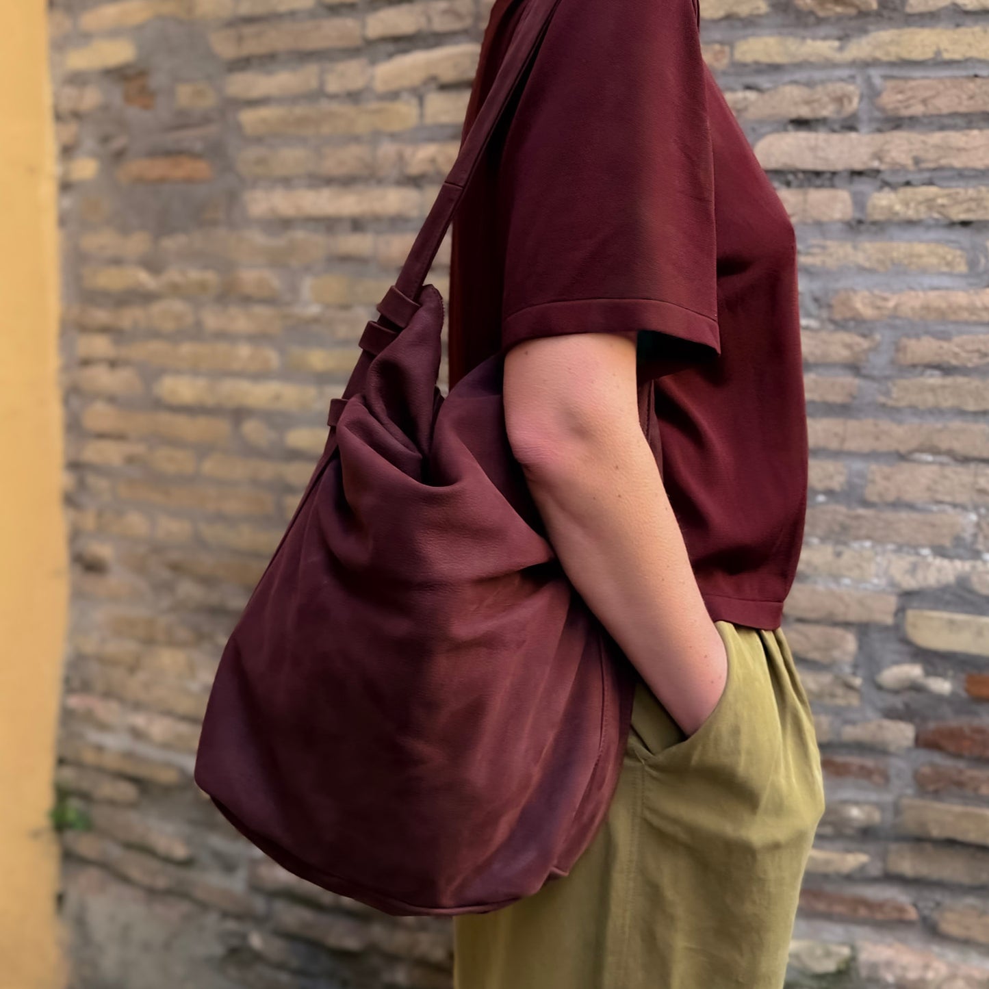 Mandy long beach dark brown - soft shoulder bag in brown suede 