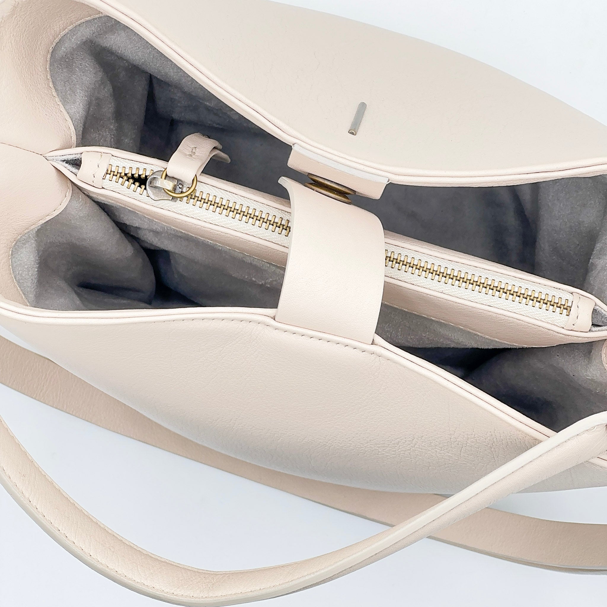Minsk mousse latte macchiato - white soft leather shoulder and shoulder bag