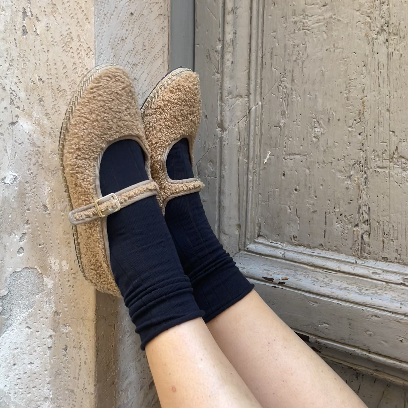 Carica video: Friulana mary jane orsetto beige