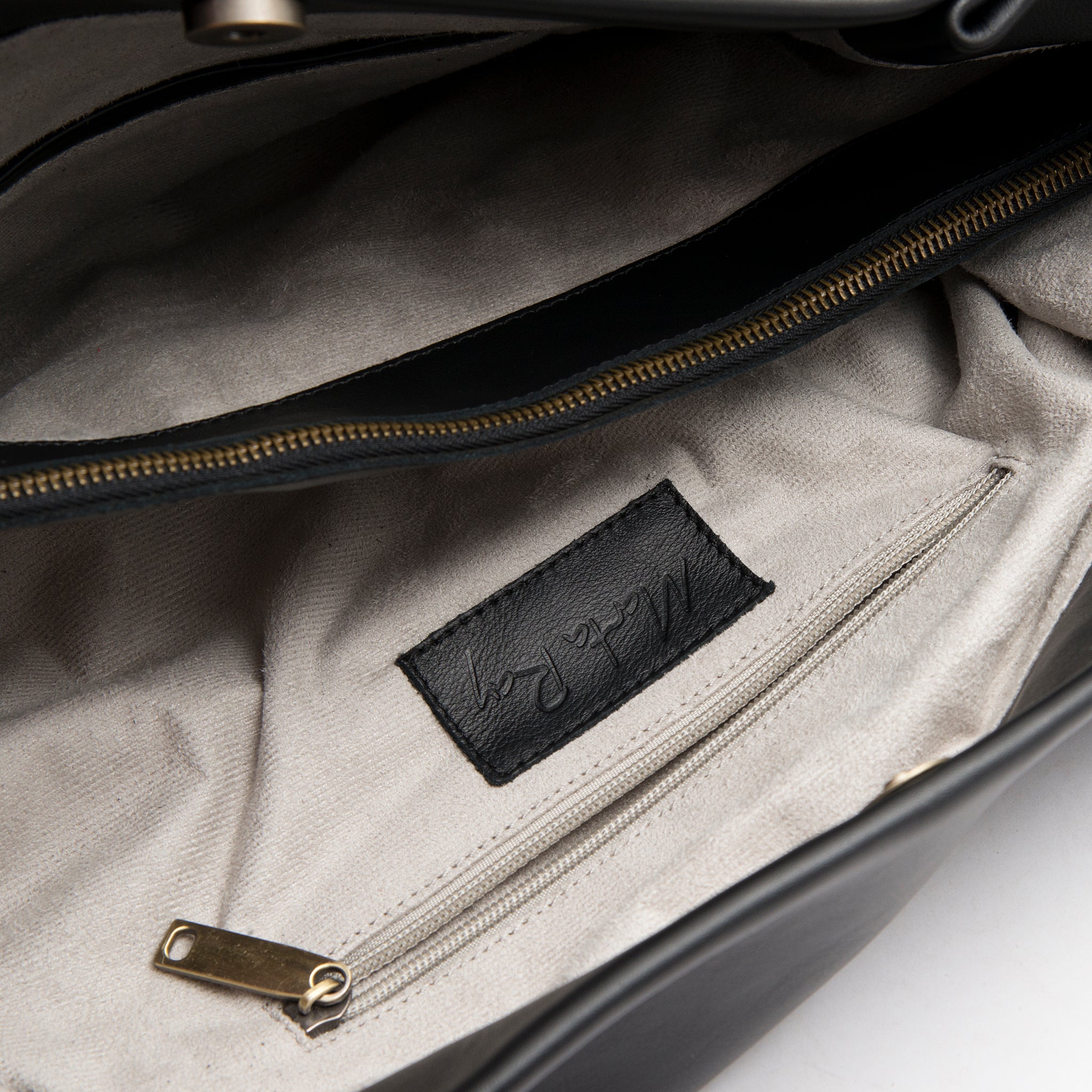 Grace hammered black - large shoulder bag in black leather