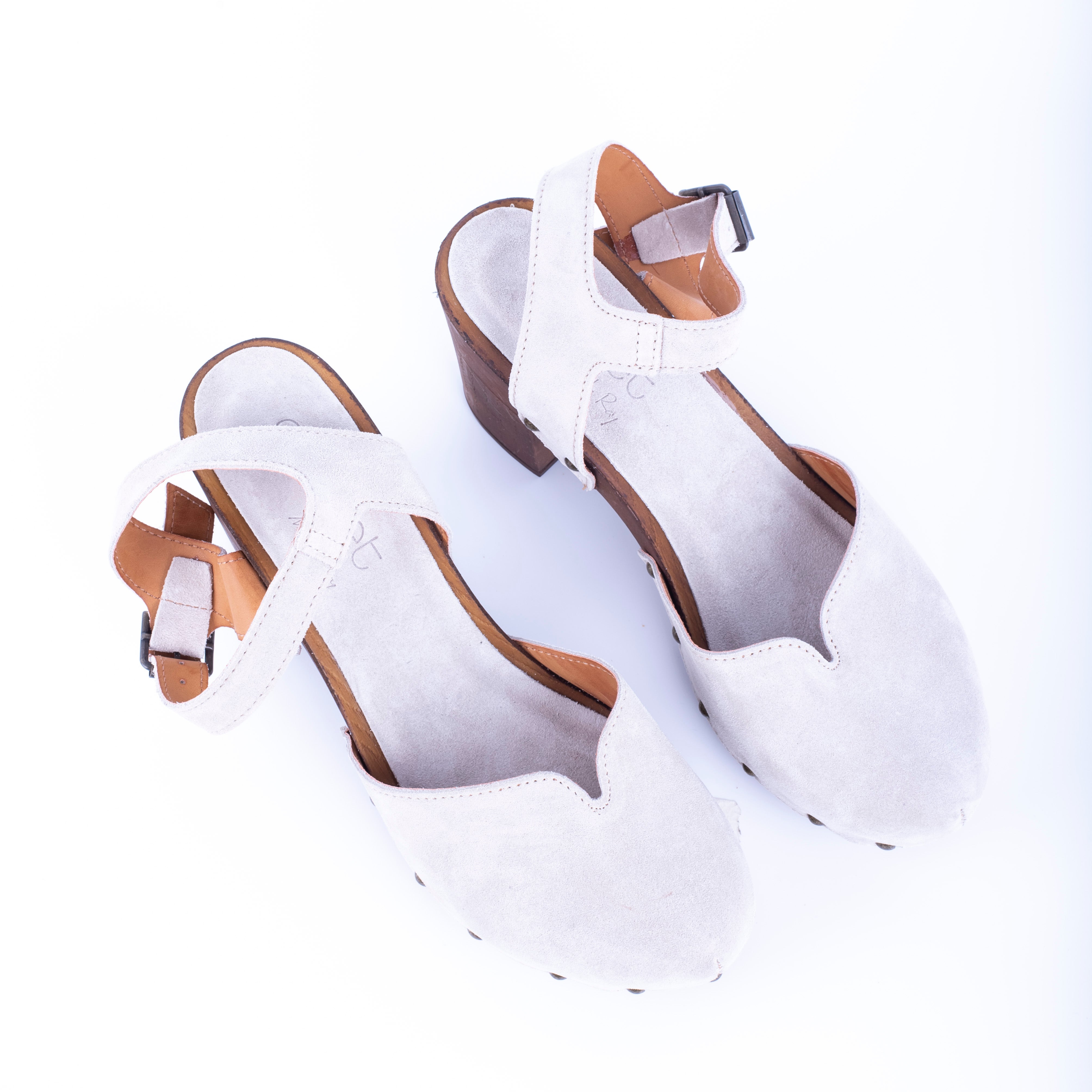 Closet MAR613 - closed clog sandal in white suede