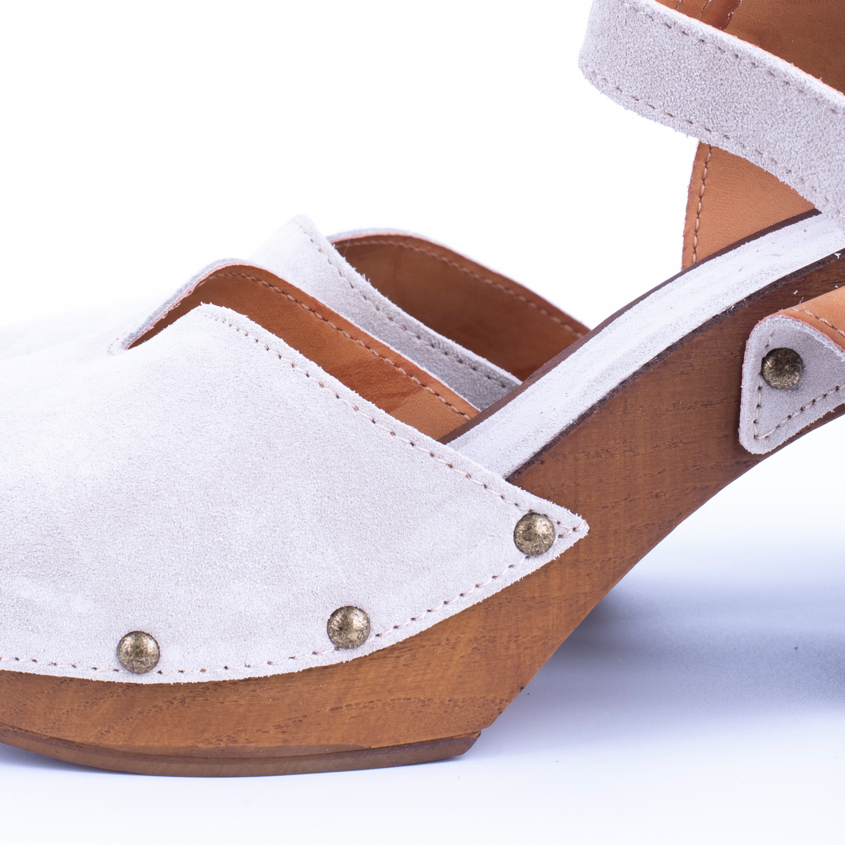 Closet MAR613 - closed clog sandal in white suede