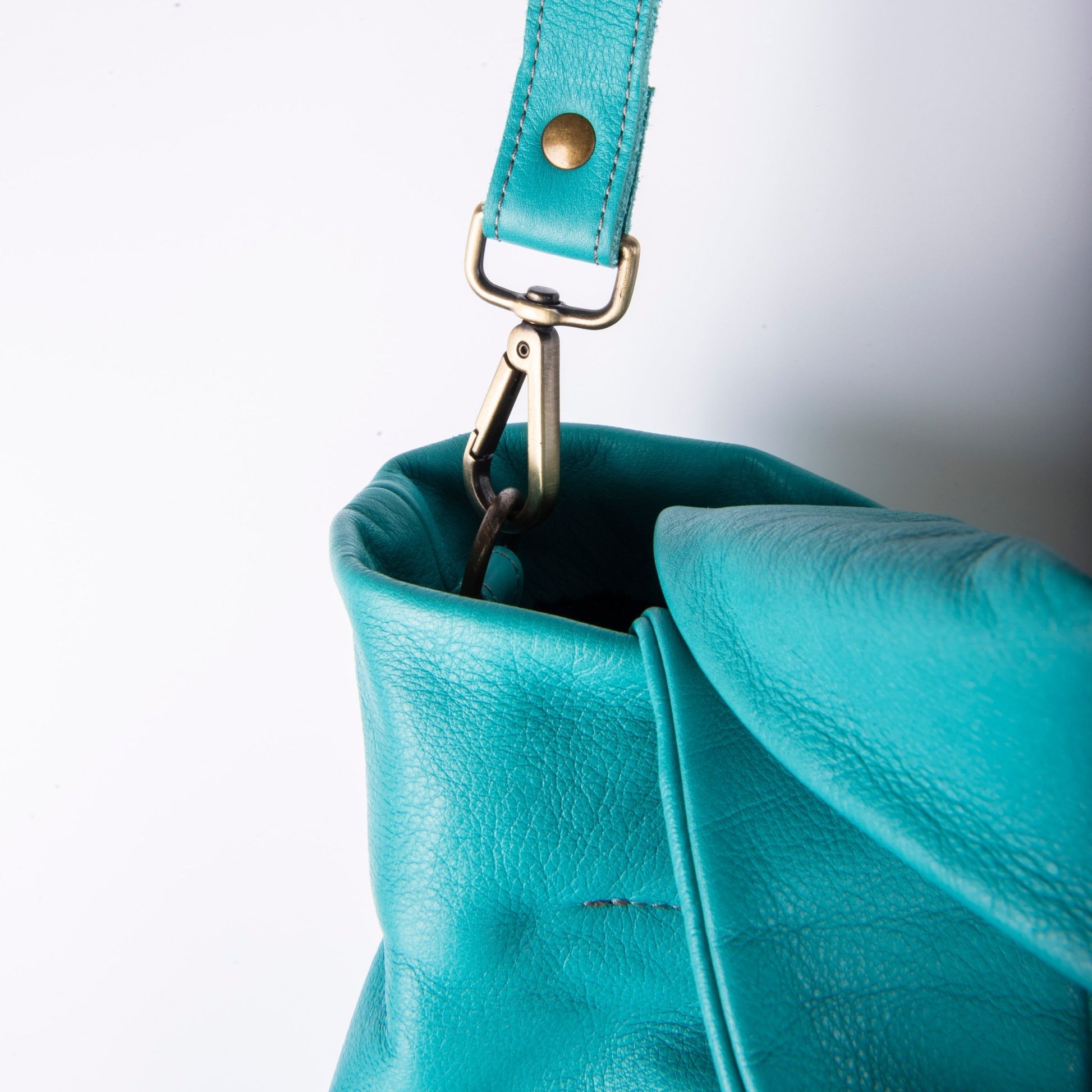 Abigail mousse turchese - borsa a tracolla grande in pelle blu - Marta Ray