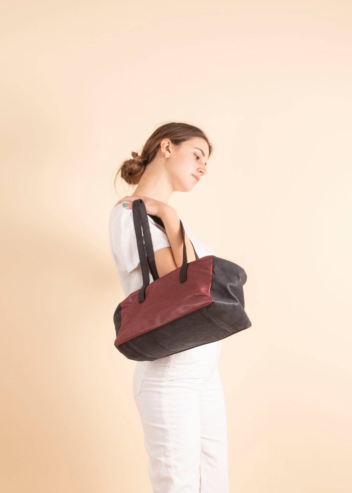 Adele mousse rubino nero - borsa grande a spalla in pelle rossa - Marta Ray