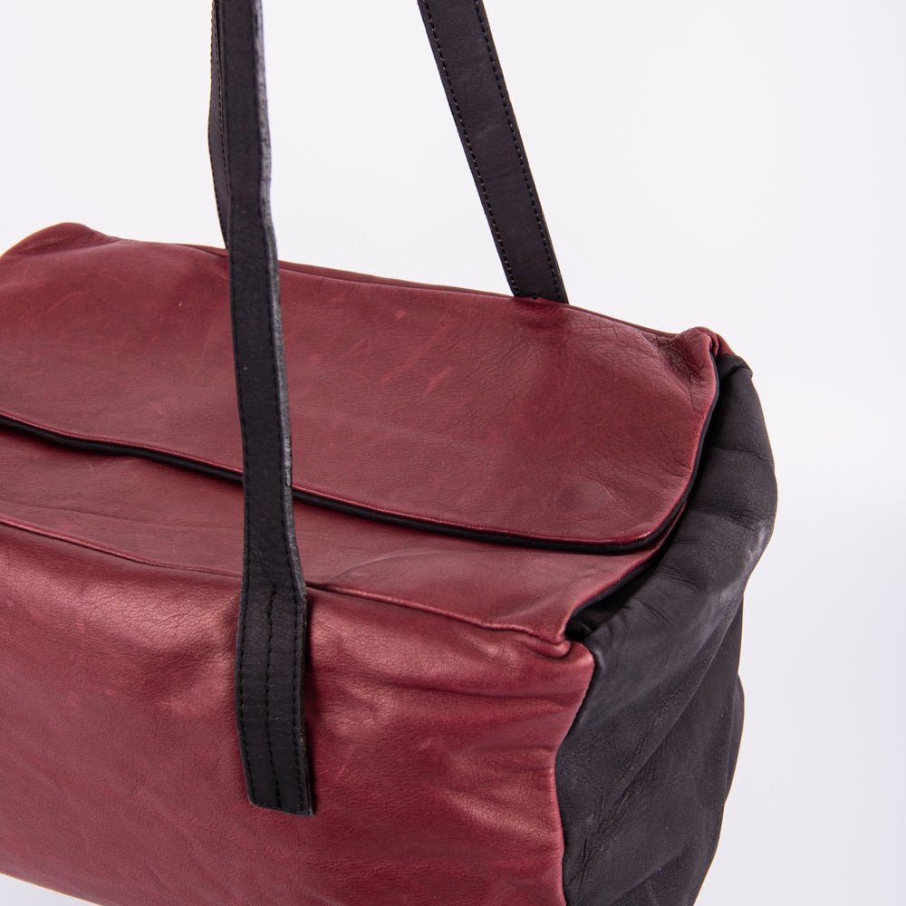 Adele mousse rubino nero - borsa grande a spalla in pelle rossa - Marta Ray