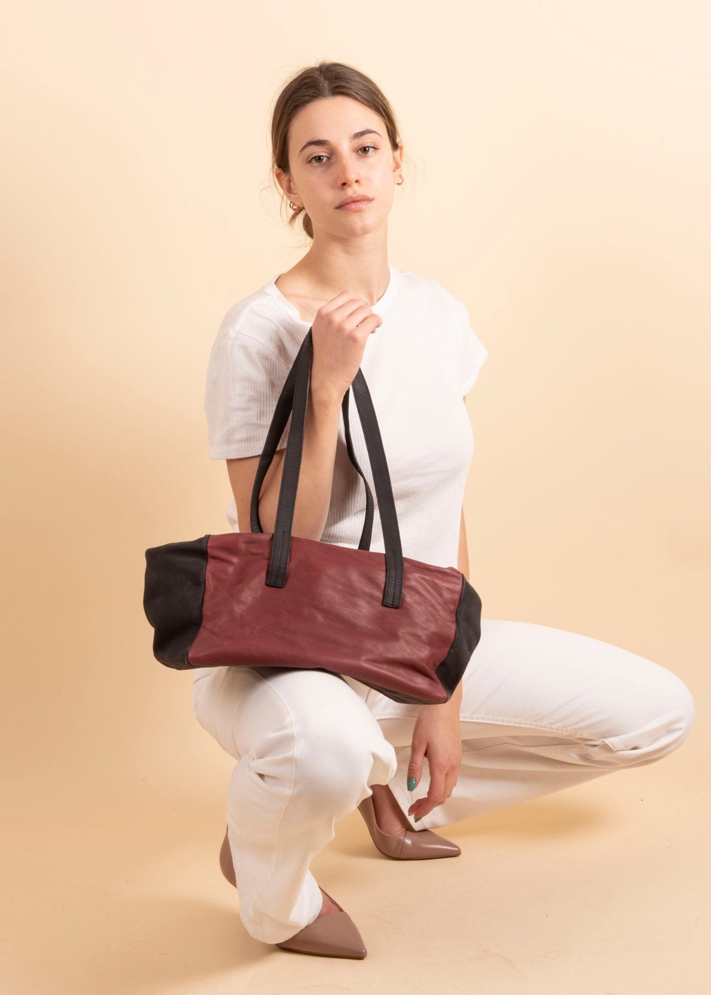 Adele mousse rubino nero - borsa grande a spalla in pelle rossa - Marta Ray