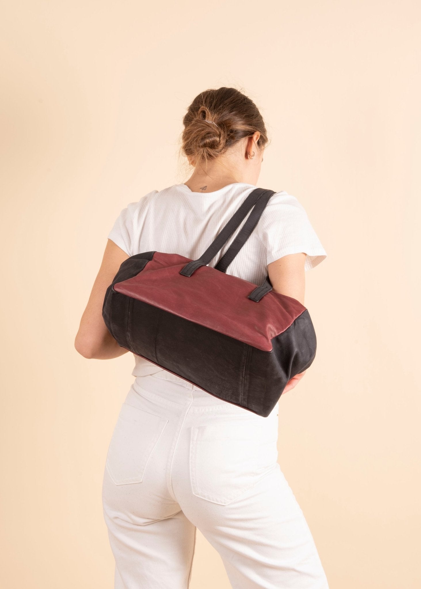 Adele mousse rubino nero - borsa grande a spalla in pelle rossa - Marta Ray
