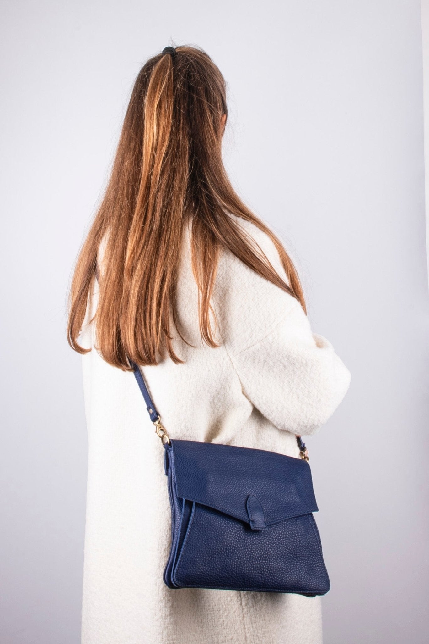 Amelie martellato blu elettrico - borsa in pelle a tracolla blu - Marta Ray