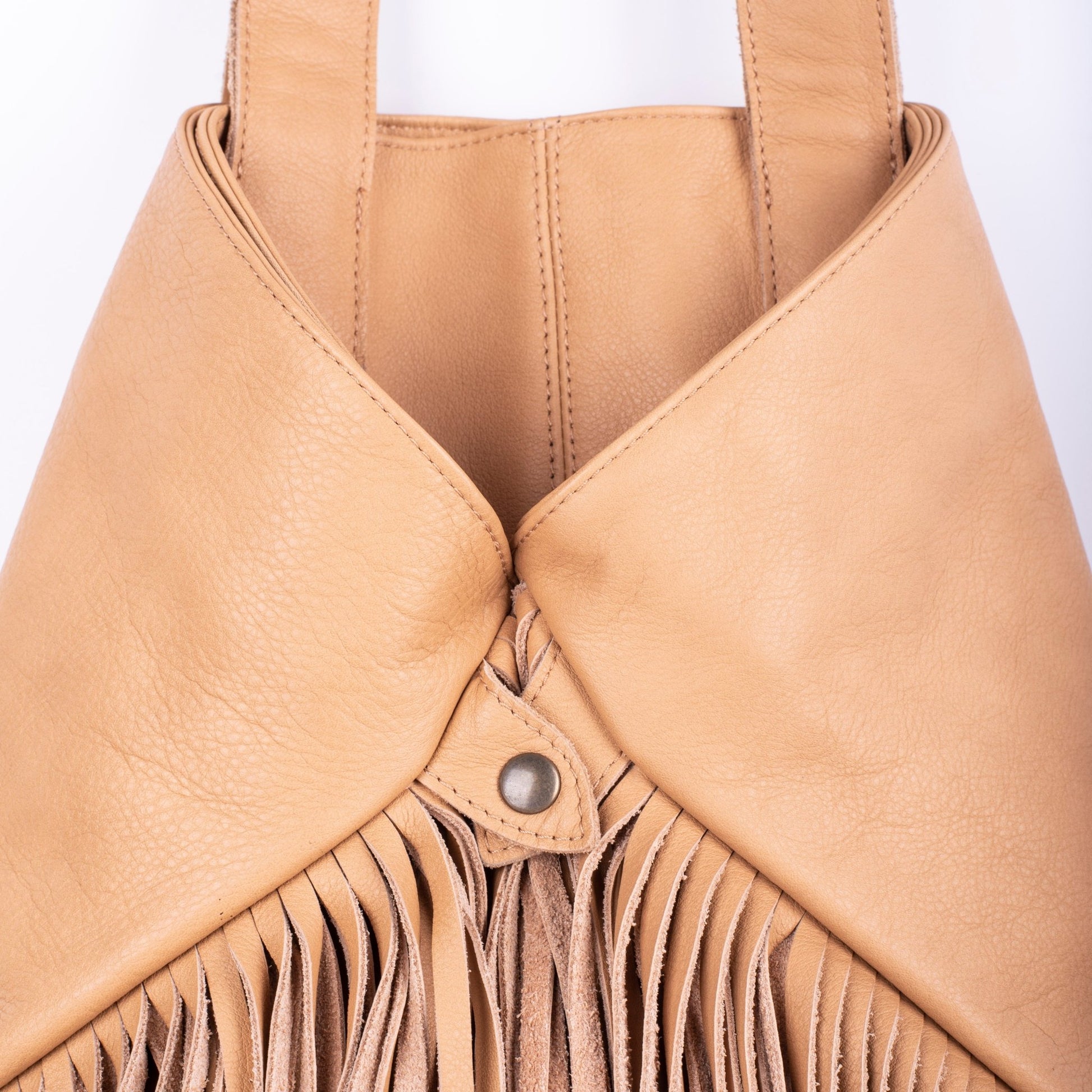 Amy mousse mandorla - borsa a spalla in pelle con frange beige - Marta Ray
