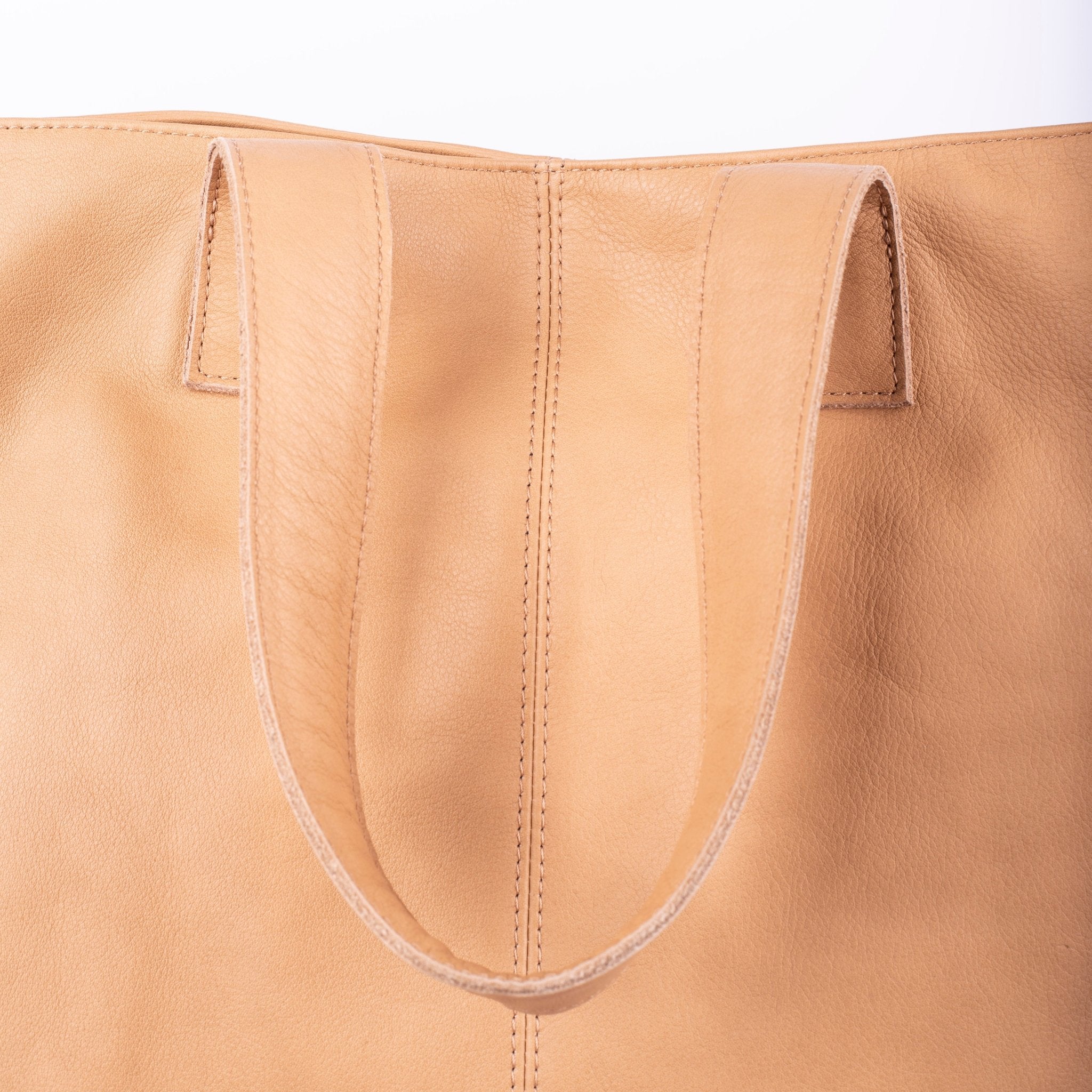 Amy mousse mandorla - borsa a spalla in pelle con frange beige - Marta Ray