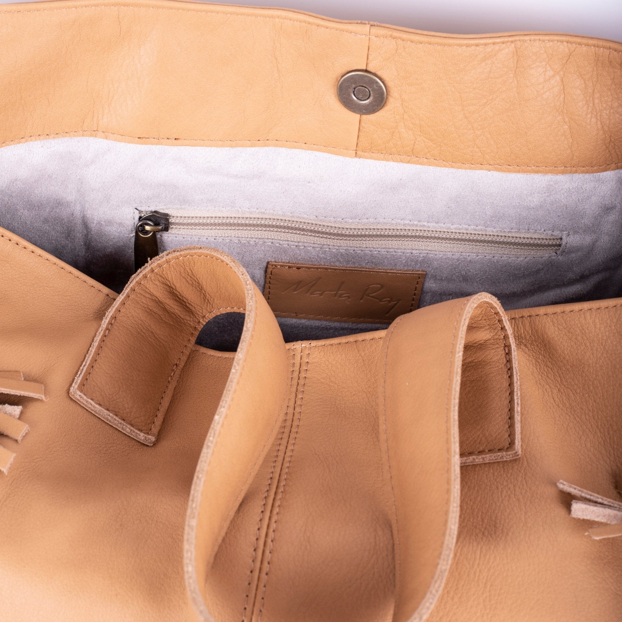Amy mousse mandorla - borsa a spalla in pelle con frange beige - Marta Ray