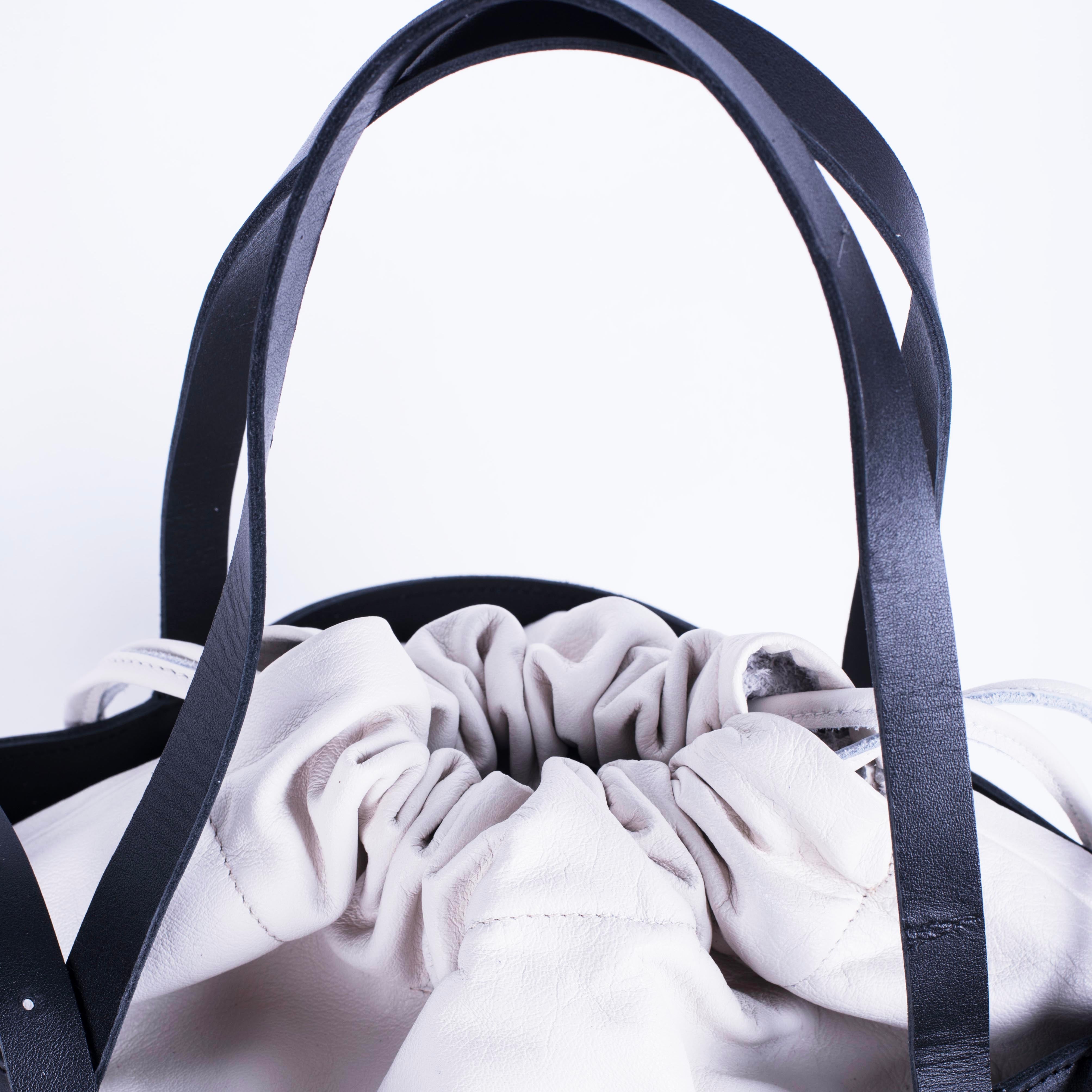Yori trill black + chalk mousse - white and black leather shopping bag