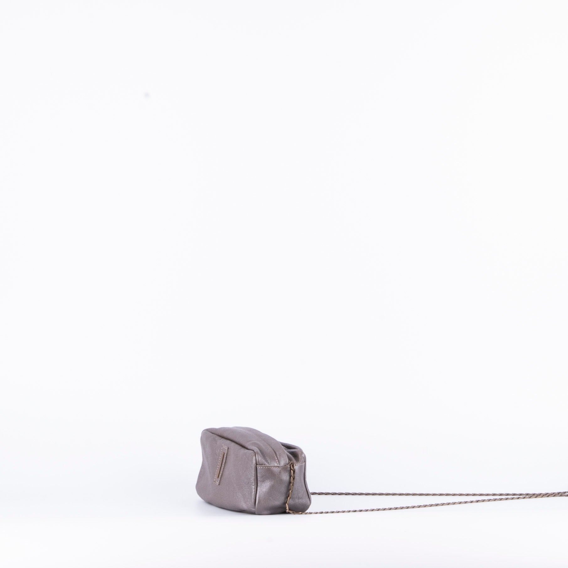 Brook mousse perlato smog silver - pochette a tracolla in pelle grigia - Marta Ray