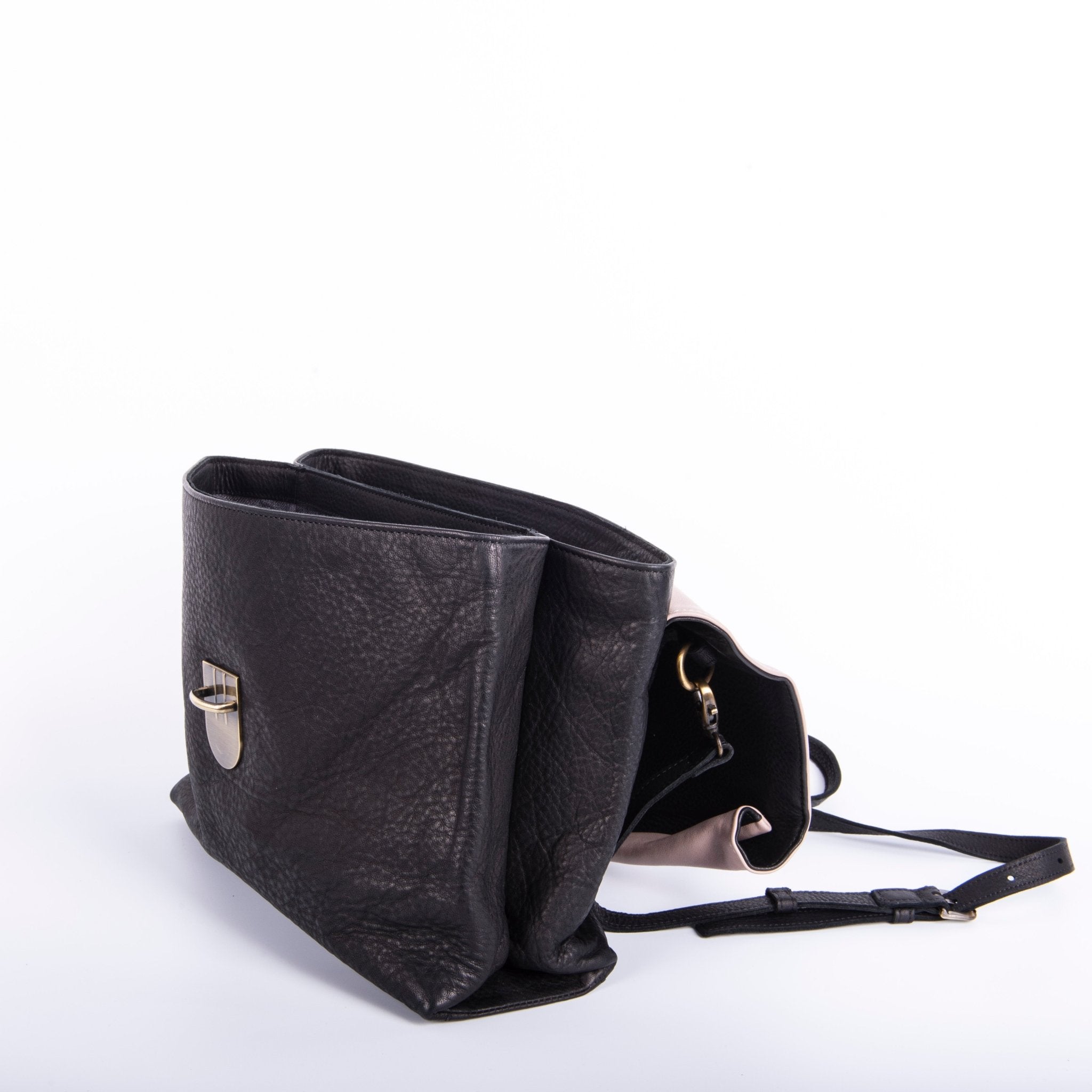 Carla martellata nera+mousse malva - pochette a tracolla in pelle nera - Marta Ray