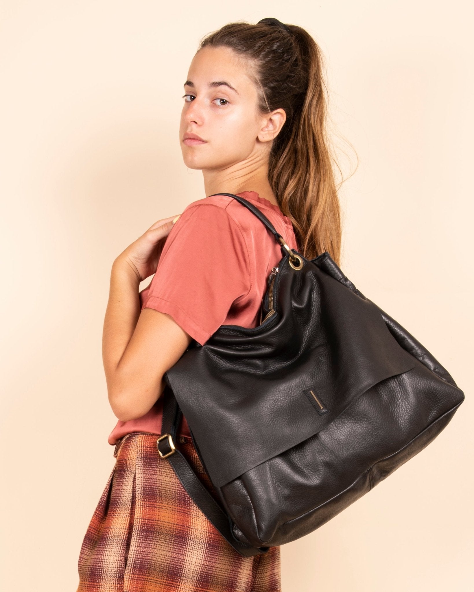 Carrie mousse nera - borsa a tracolla grande in pelle nera - Marta Ray