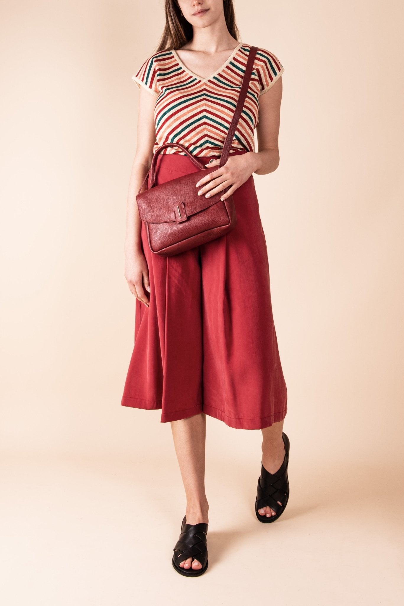 Chika mousse reverse rubino - postina a tracolla in pelle rossa - Marta Ray