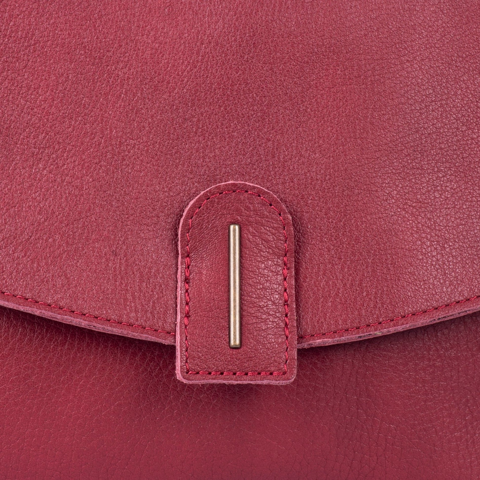 Chika mousse reverse rubino - postina a tracolla in pelle rossa - Marta Ray