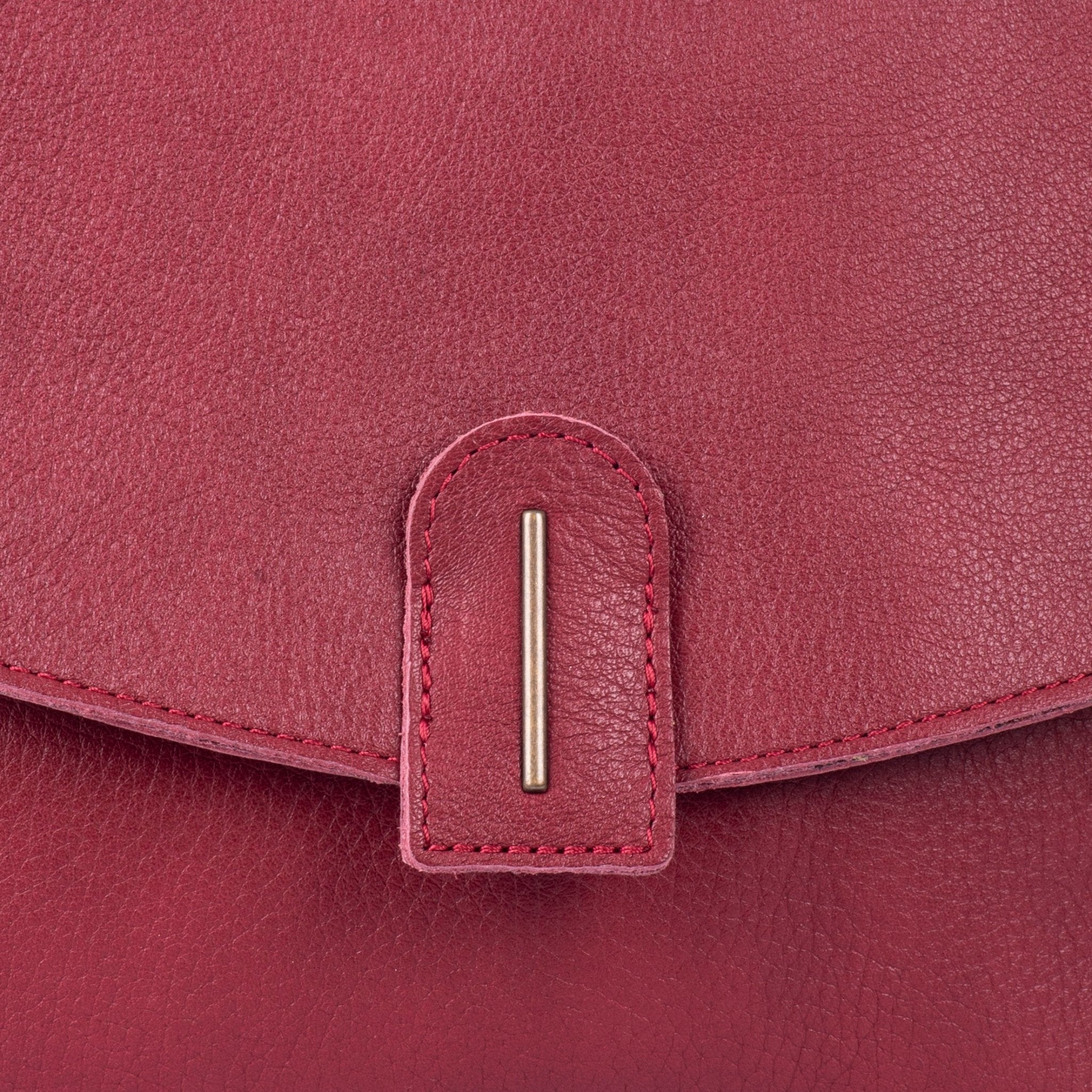 Chika mousse reverse rubino - postina a tracolla in pelle rossa - Marta Ray
