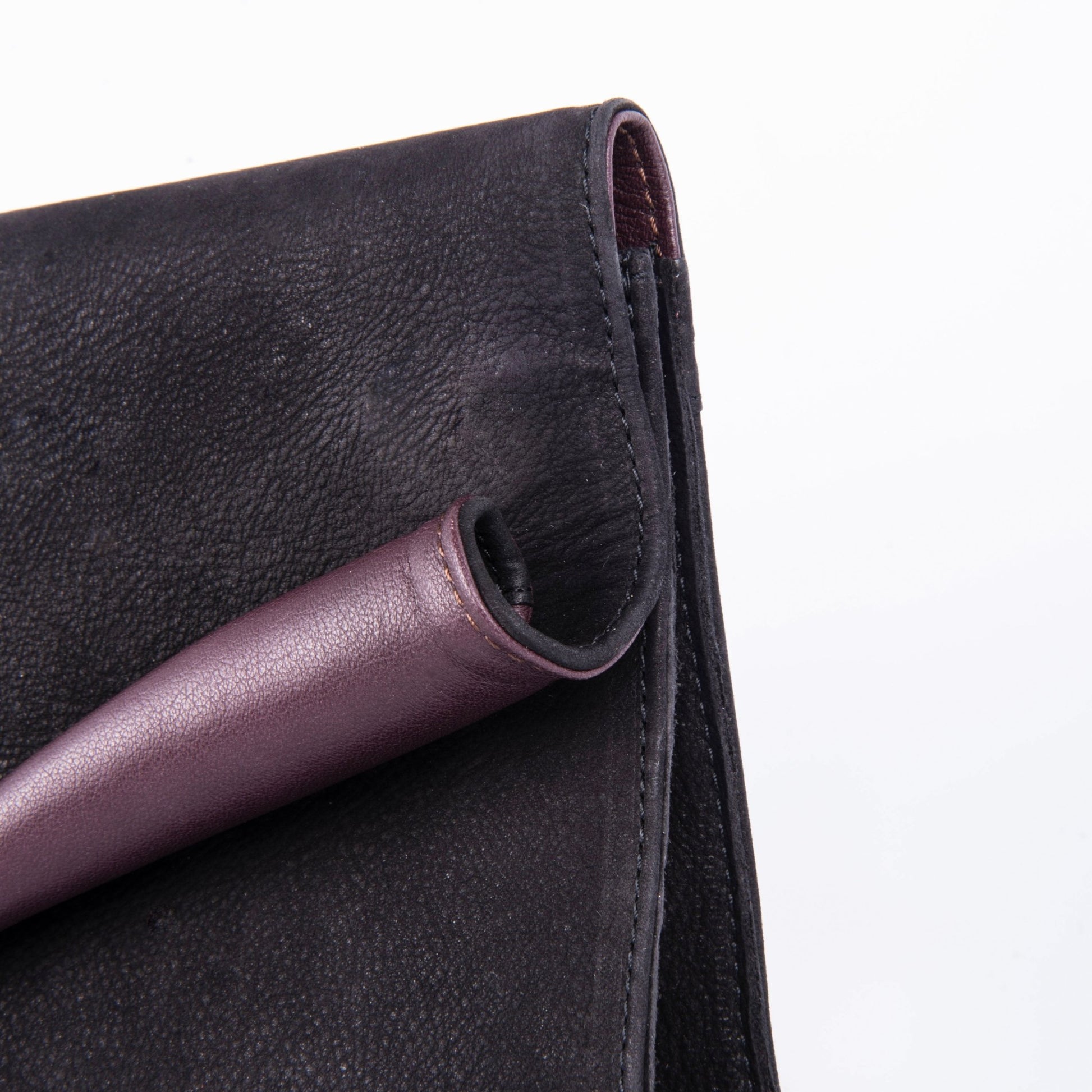 Coraline mousse+long beach nero mosto - pochette rigida a mano in pelle nera - Marta Ray