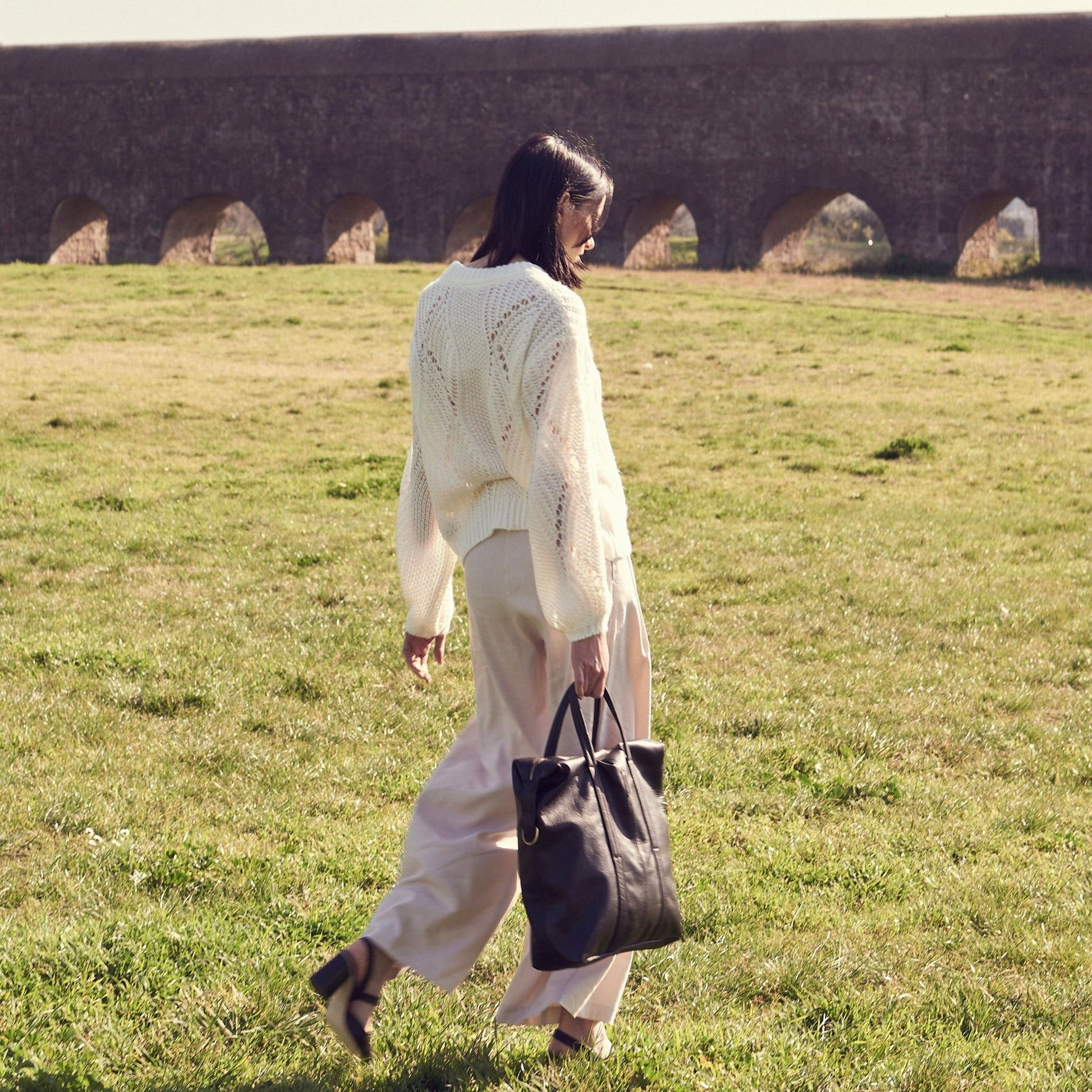 Dora mousse nero - borsa grande a tracolla in pelle nera - Marta Ray
