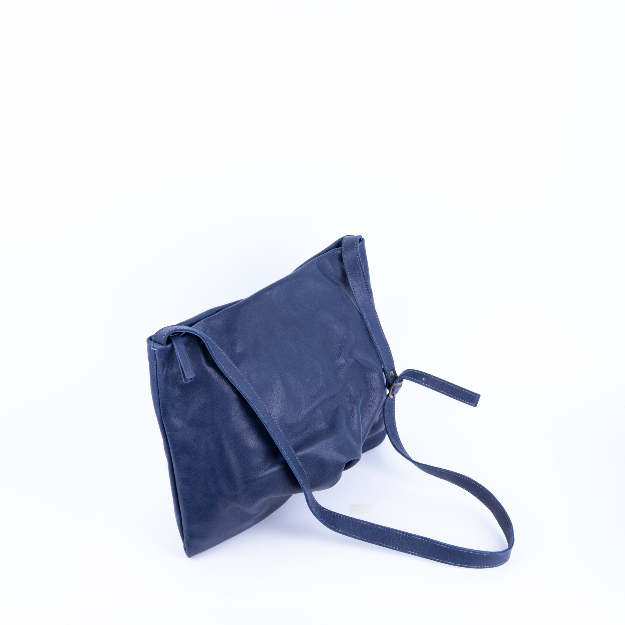 Fleta mousse navy - piattina a tracolla in pelle blu - Marta Ray
