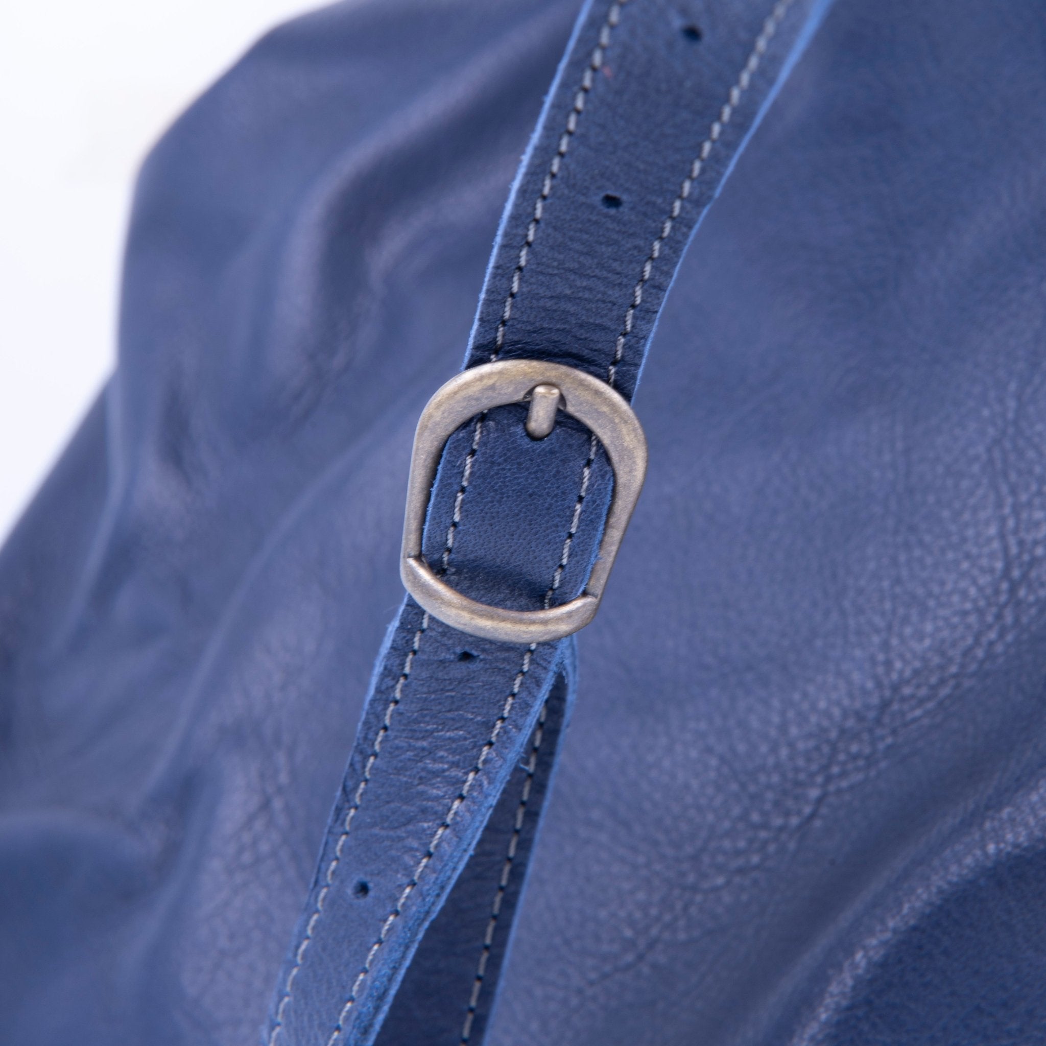 Fleta mousse navy - piattina a tracolla in pelle blu - Marta Ray