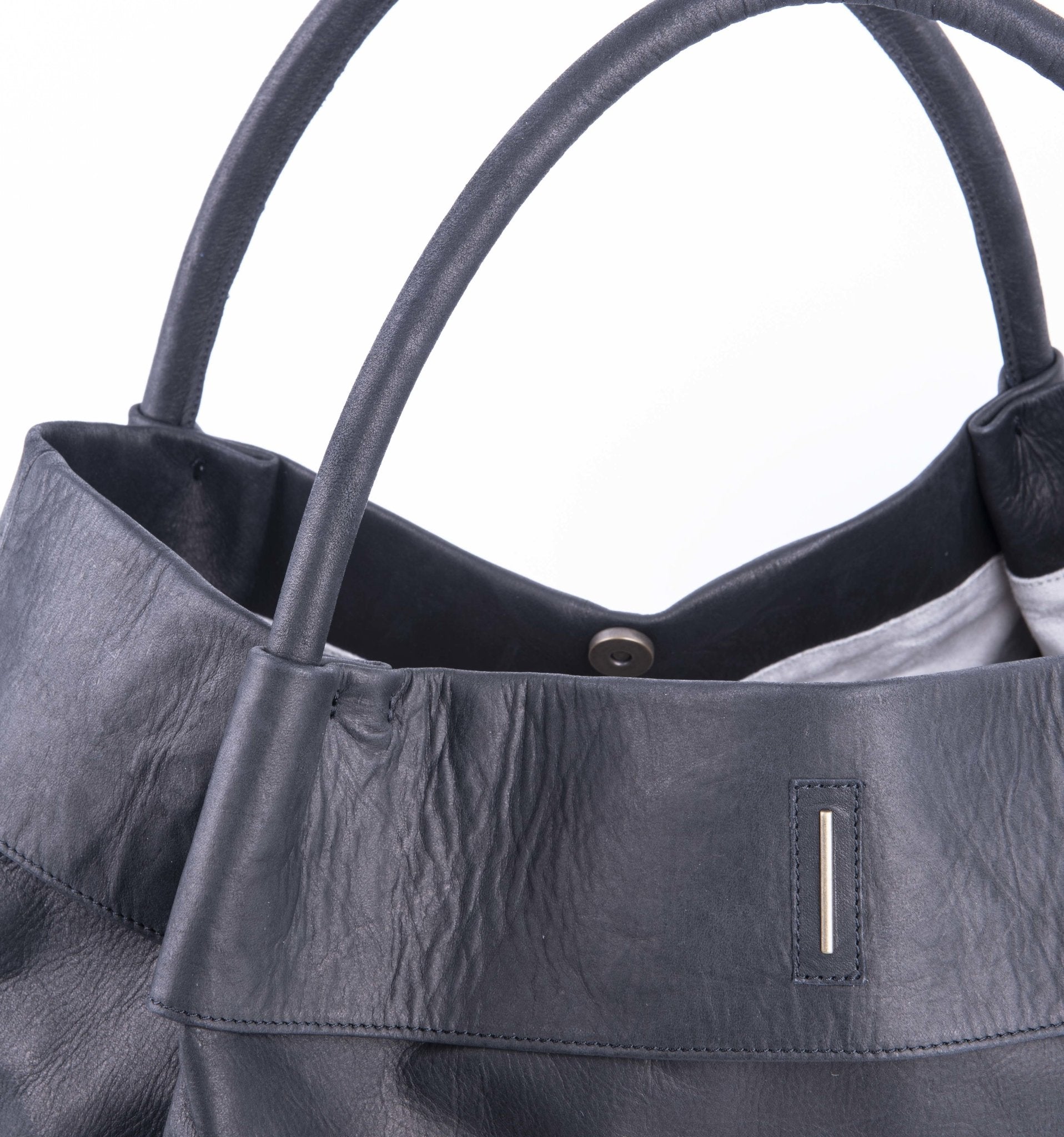 Grace cerata nera - borsa a spalla grande in pelle nera - Marta Ray