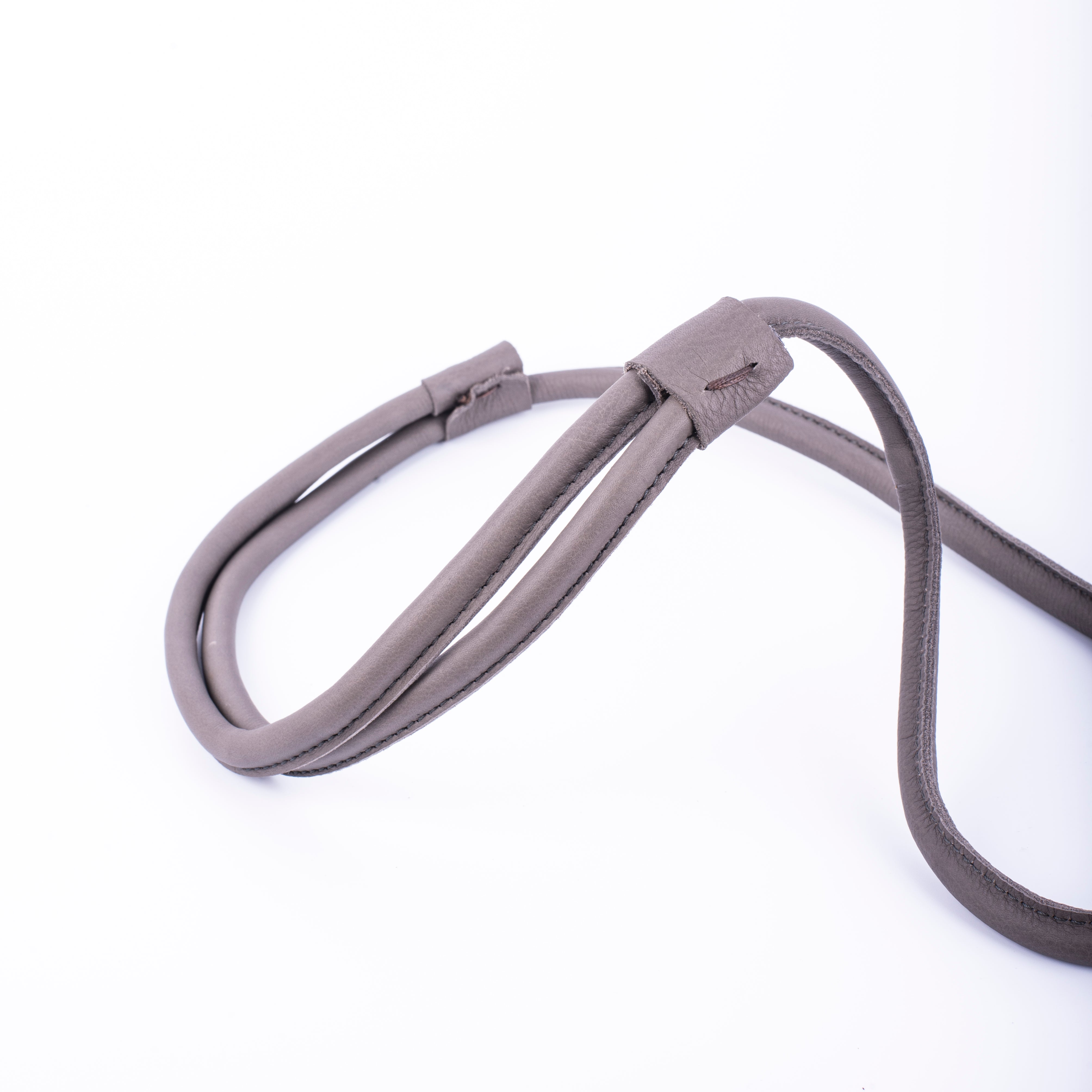 Ilde hammered gray - mobile phone holder in gray hammered leather