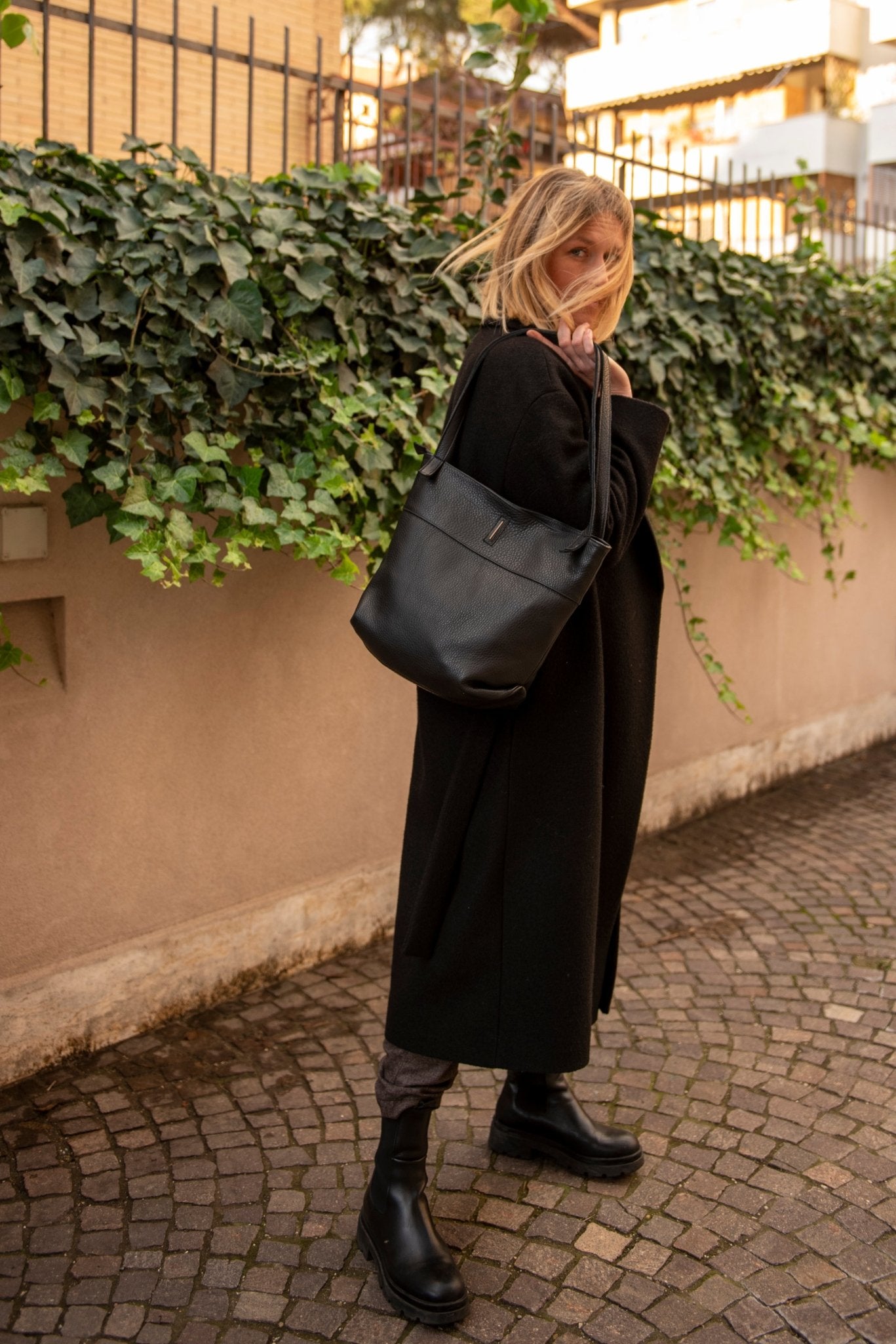 Julie martellato nero - borsa a spalla grande in pelle nera - Marta Ray