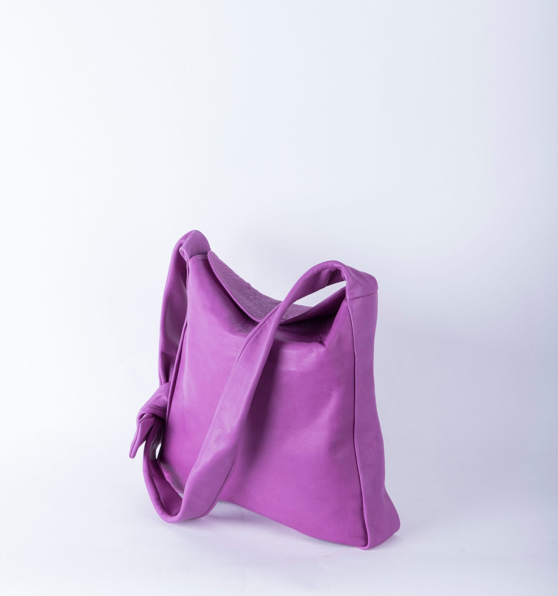 Kaori mousse bouganville - borsa a spalla media in pelle con nodo viola - Marta Ray