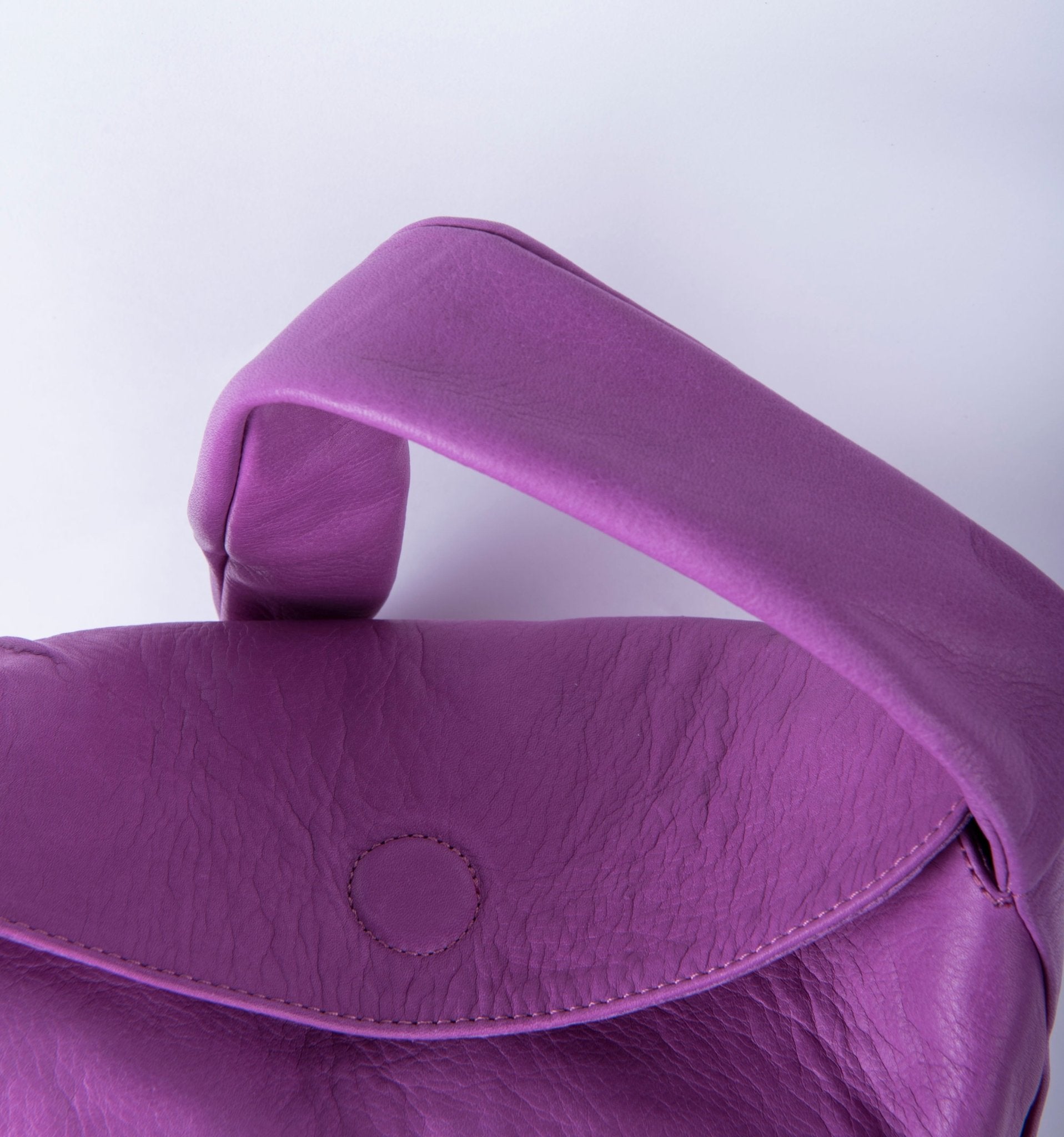 Kaori mousse bouganville - borsa a spalla media in pelle con nodo viola - Marta Ray