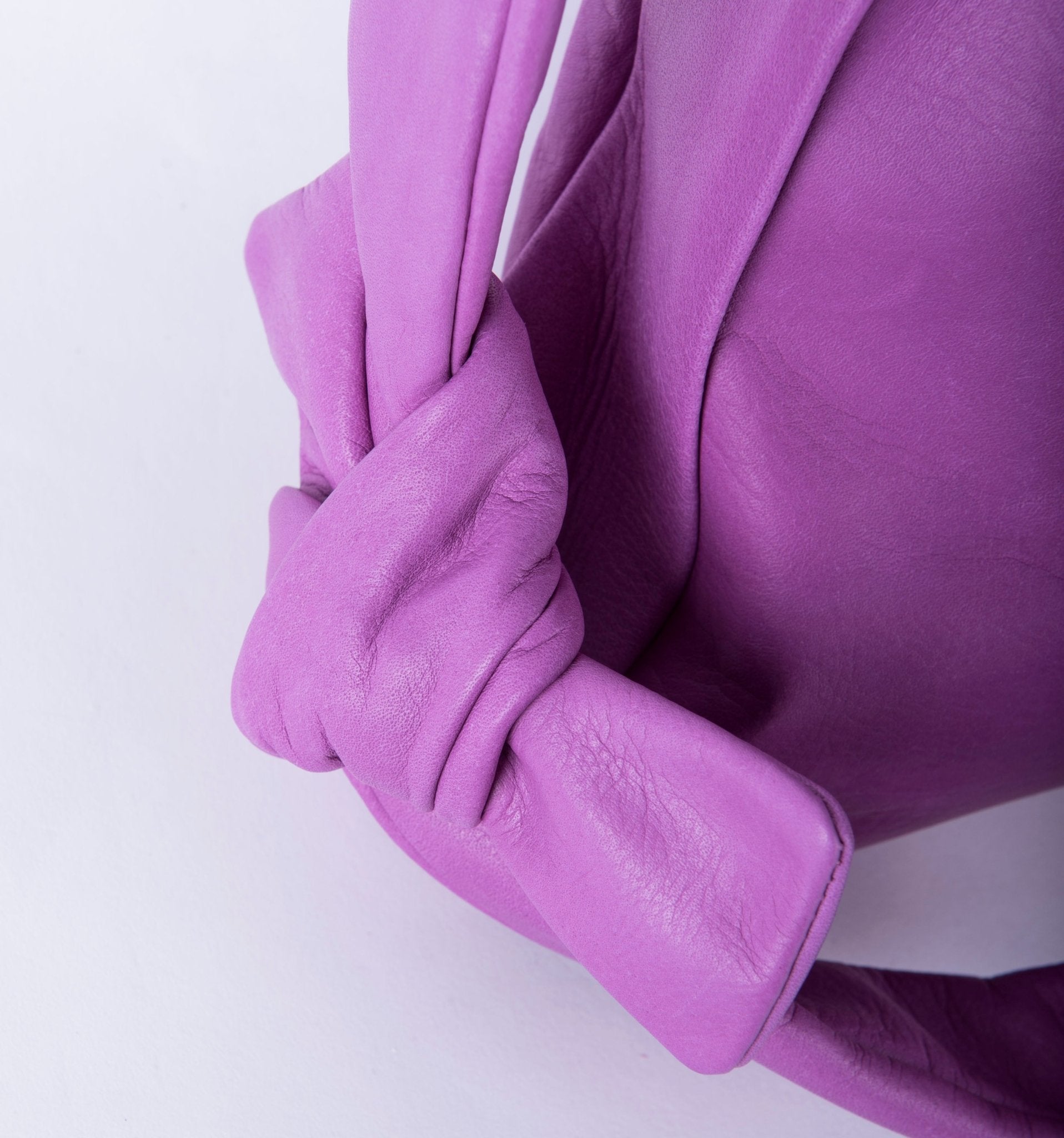 Kaori mousse bouganville - borsa a spalla media in pelle con nodo viola - Marta Ray