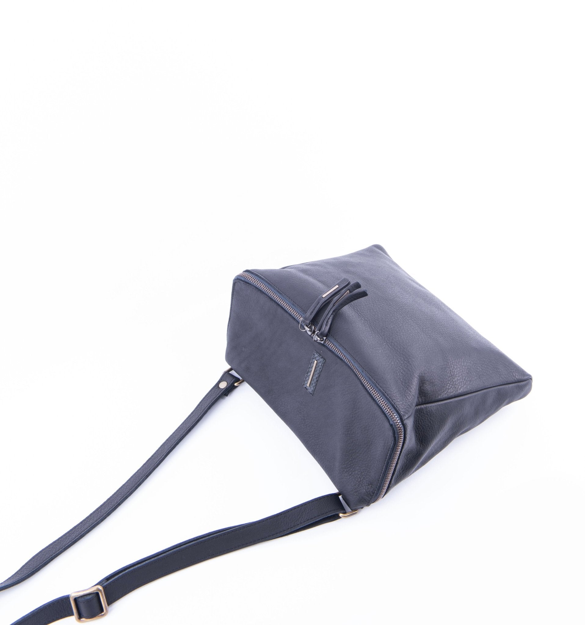 Kesi martellato nero - borsa a tracolla in pelle nera - Marta Ray