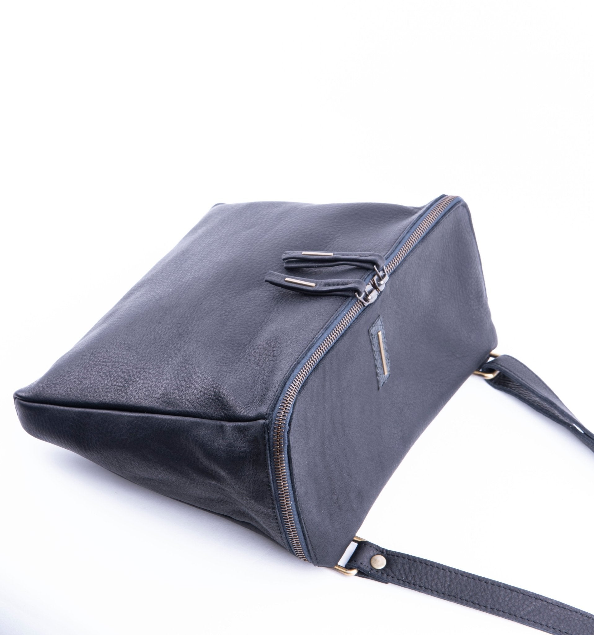 Kesi martellato nero - borsa a tracolla in pelle nera - Marta Ray