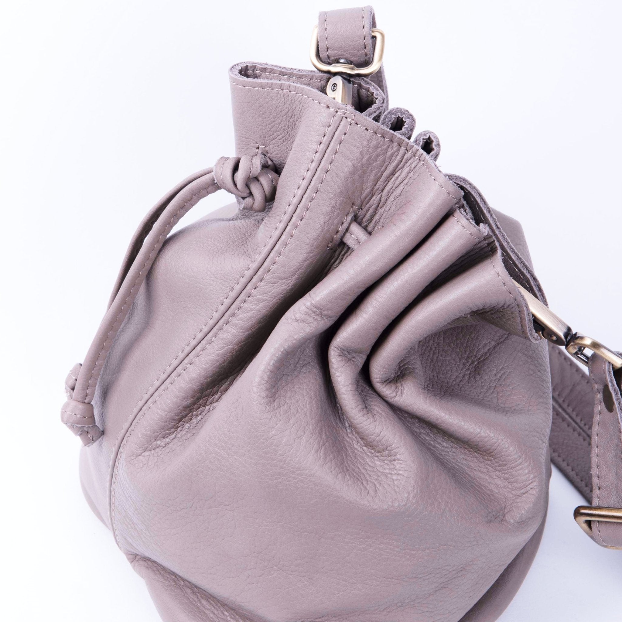 Kiss bag mousse acacia+ cuoio rosso - bosa a tracolla in pelle bicolore - Marta Ray