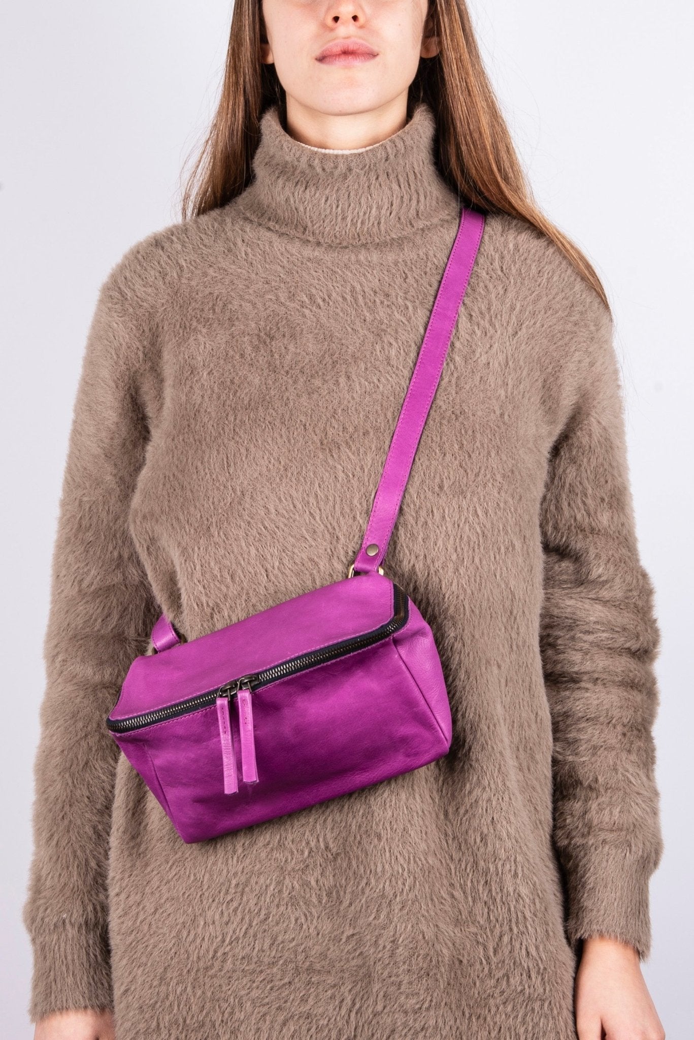 Kyo mousse bougaville - borsa marsupio in pelle viola - Marta Ray