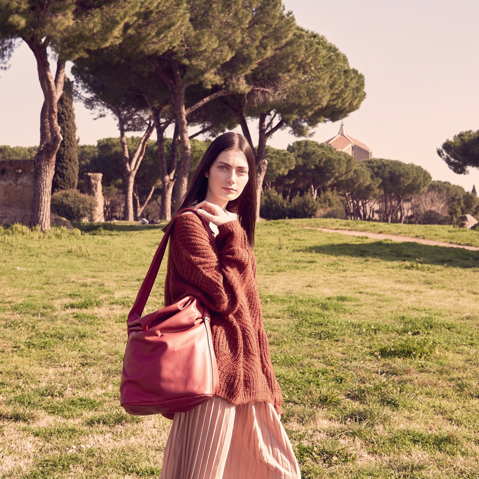 Mandy long beach luna blu - borsa morbida a tracolla in pelle scamosciata blu - Marta Ray