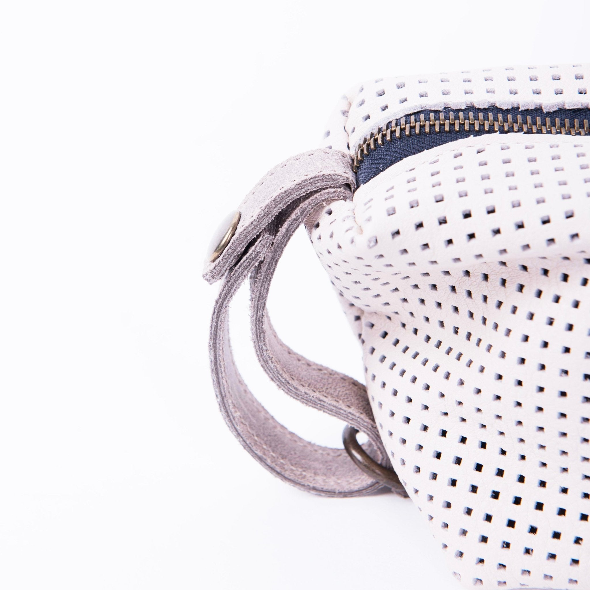 Meme M mousse latte macchiato + orlando taupe - borsa make-up in pelle traforata a quadratini bianca - Marta Ray