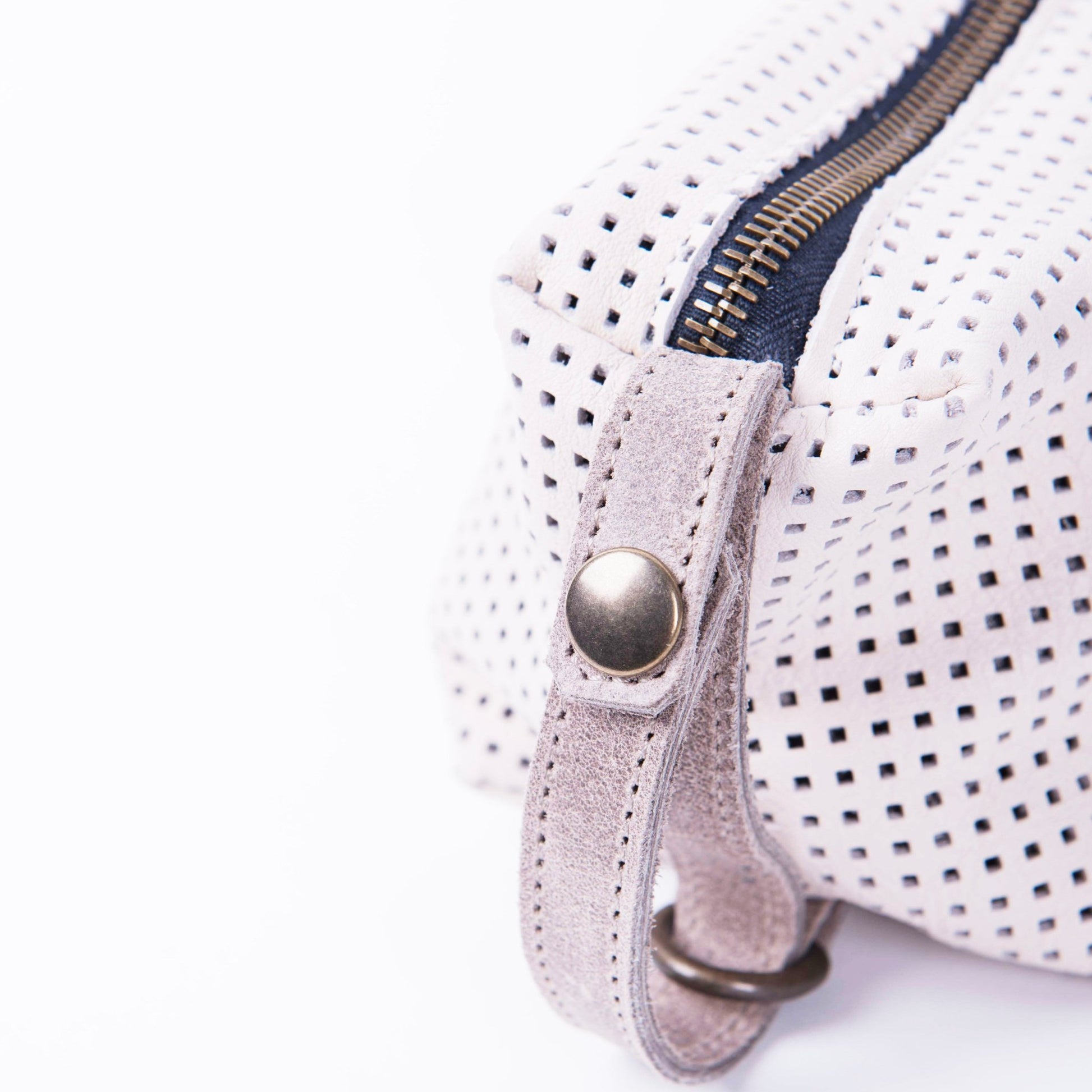 Meme M mousse latte macchiato + orlando taupe - borsa make-up in pelle traforata a quadratini bianca - Marta Ray