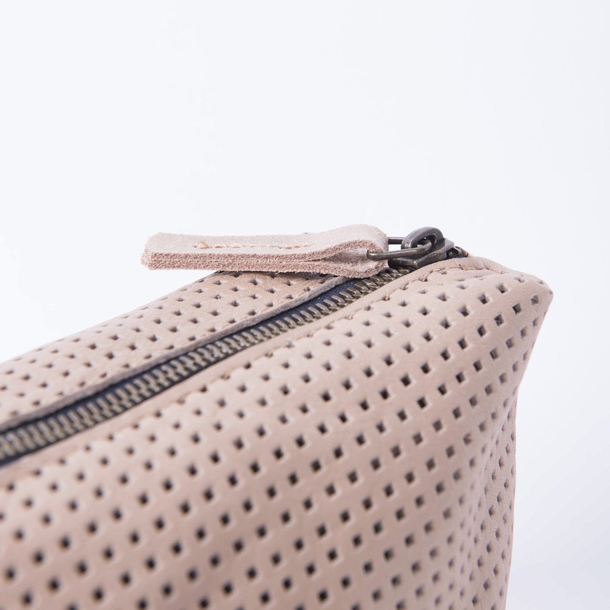 Meme Small mousse nocciola+ orlando nude - borsa make-up in pelle traforata a quadratini beige - Marta Ray
