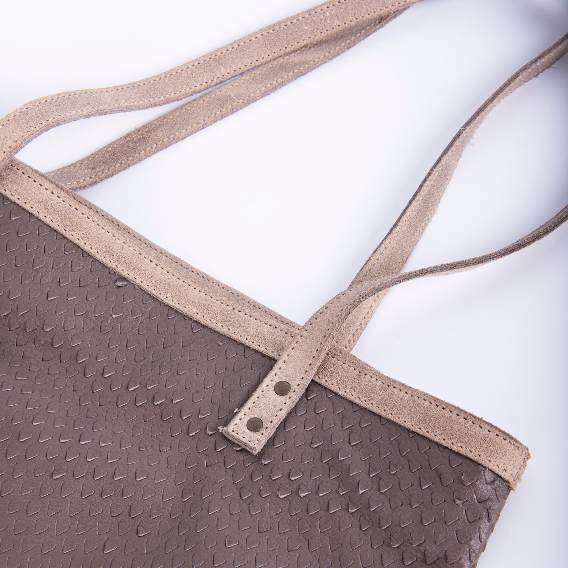 Monya mousse traforato squametta grigia - borsa shopping in pelle traforata grigia - Marta Ray