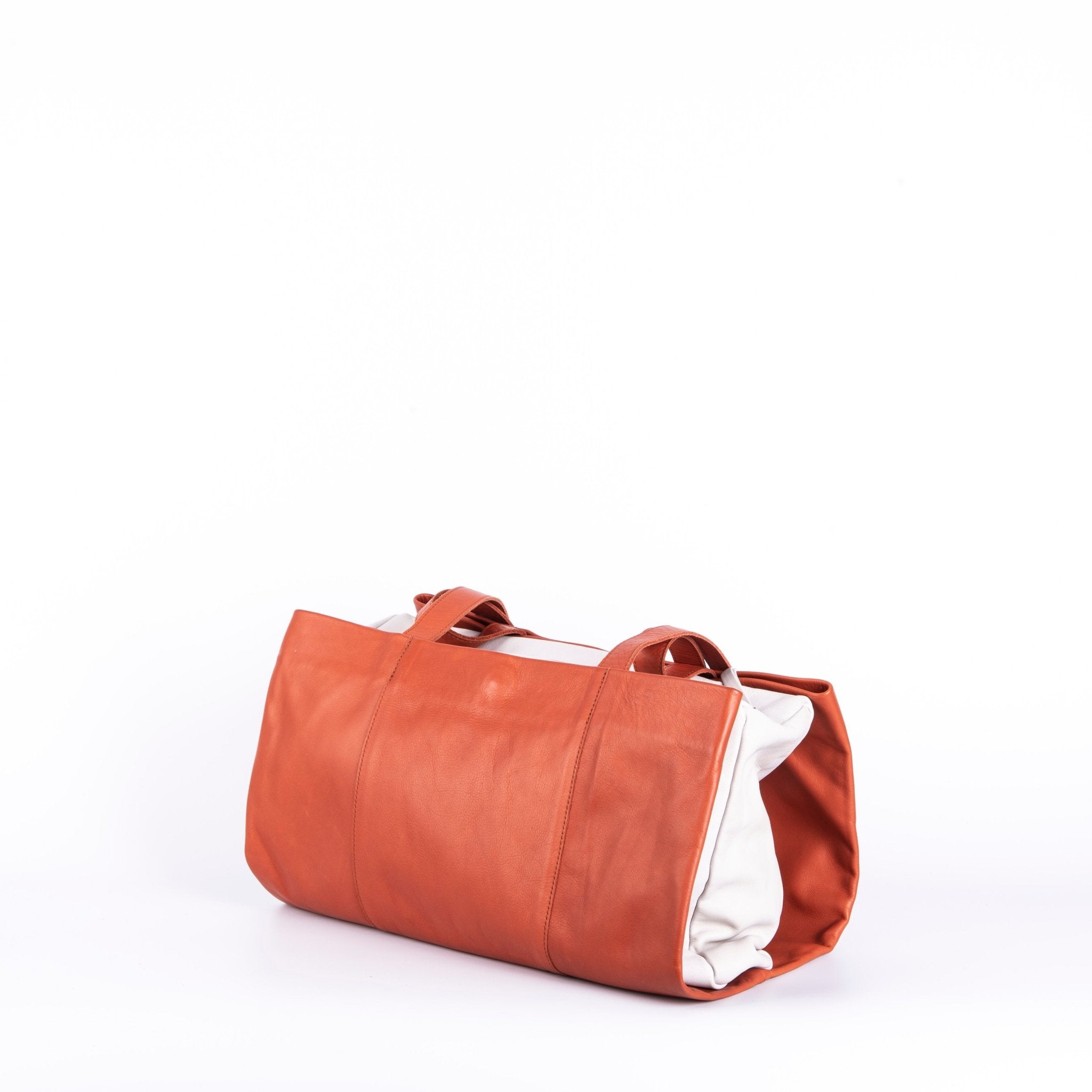 Ona bicolor mousse mattone e nuvola - borsa a spalla grande in pelle morbida marrone e bianco - Marta Ray