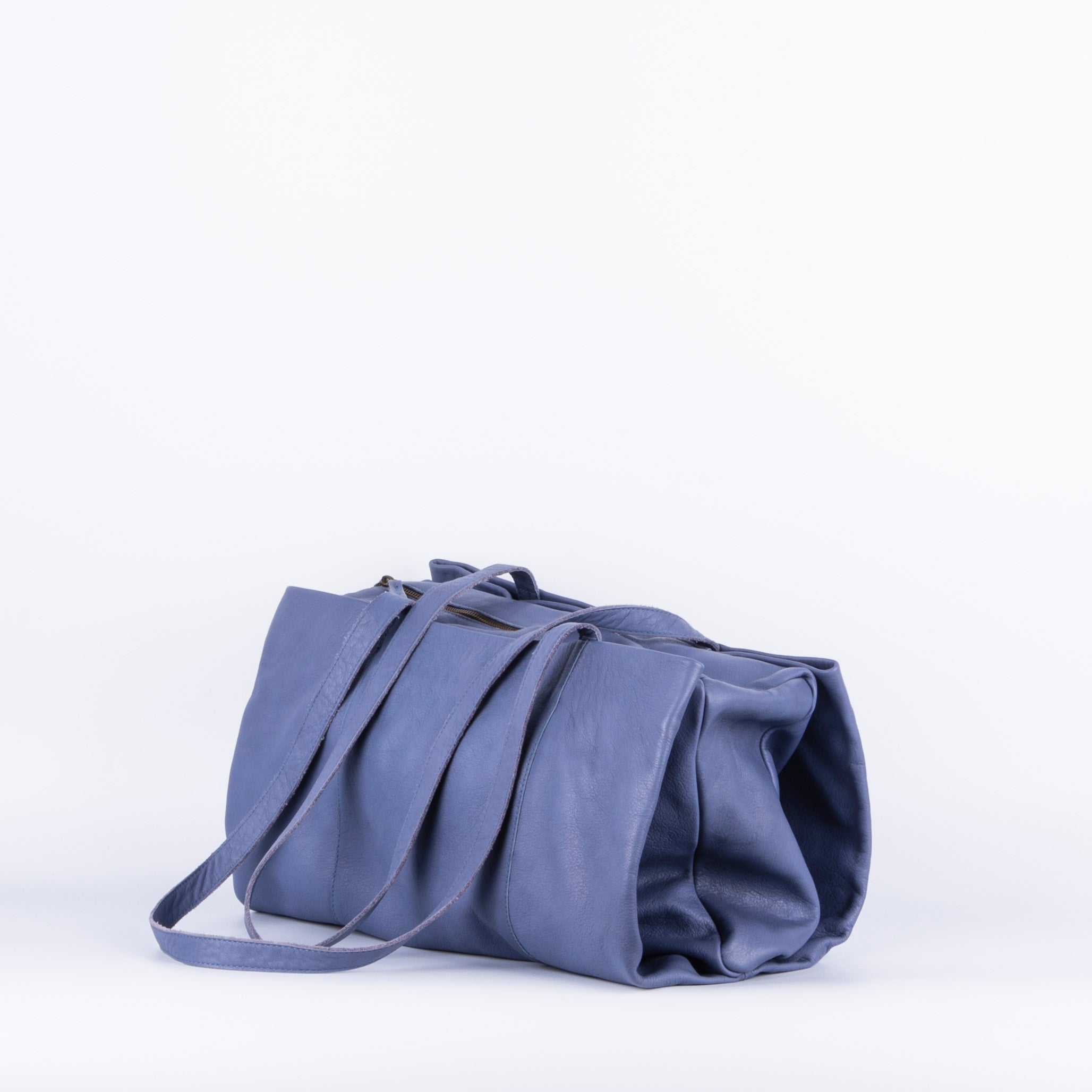 Ona bicolor twilight - large shoulder bag in blue soft leather